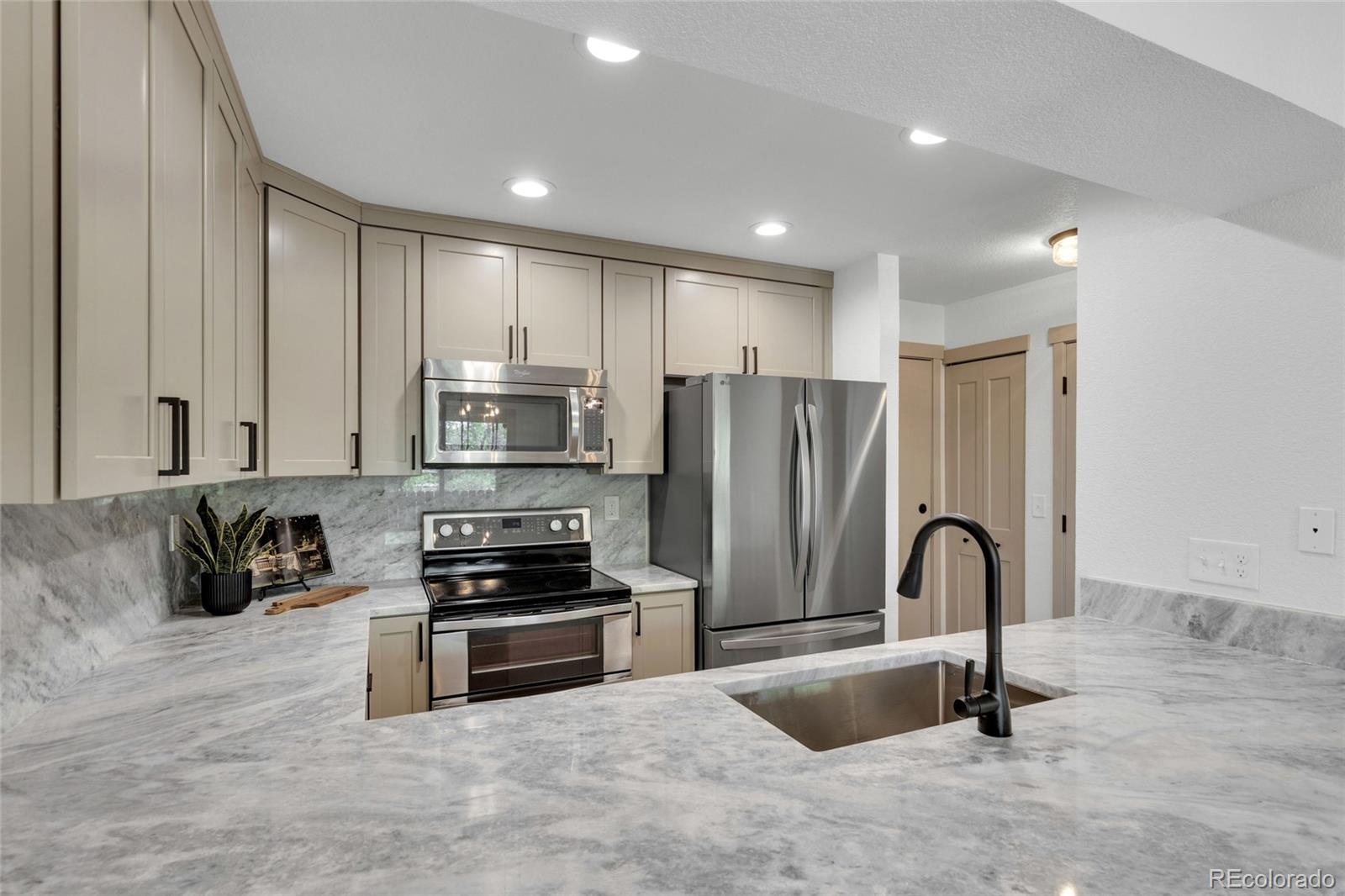 MLS Image #15 for 8783  allison drive d,arvada, Colorado
