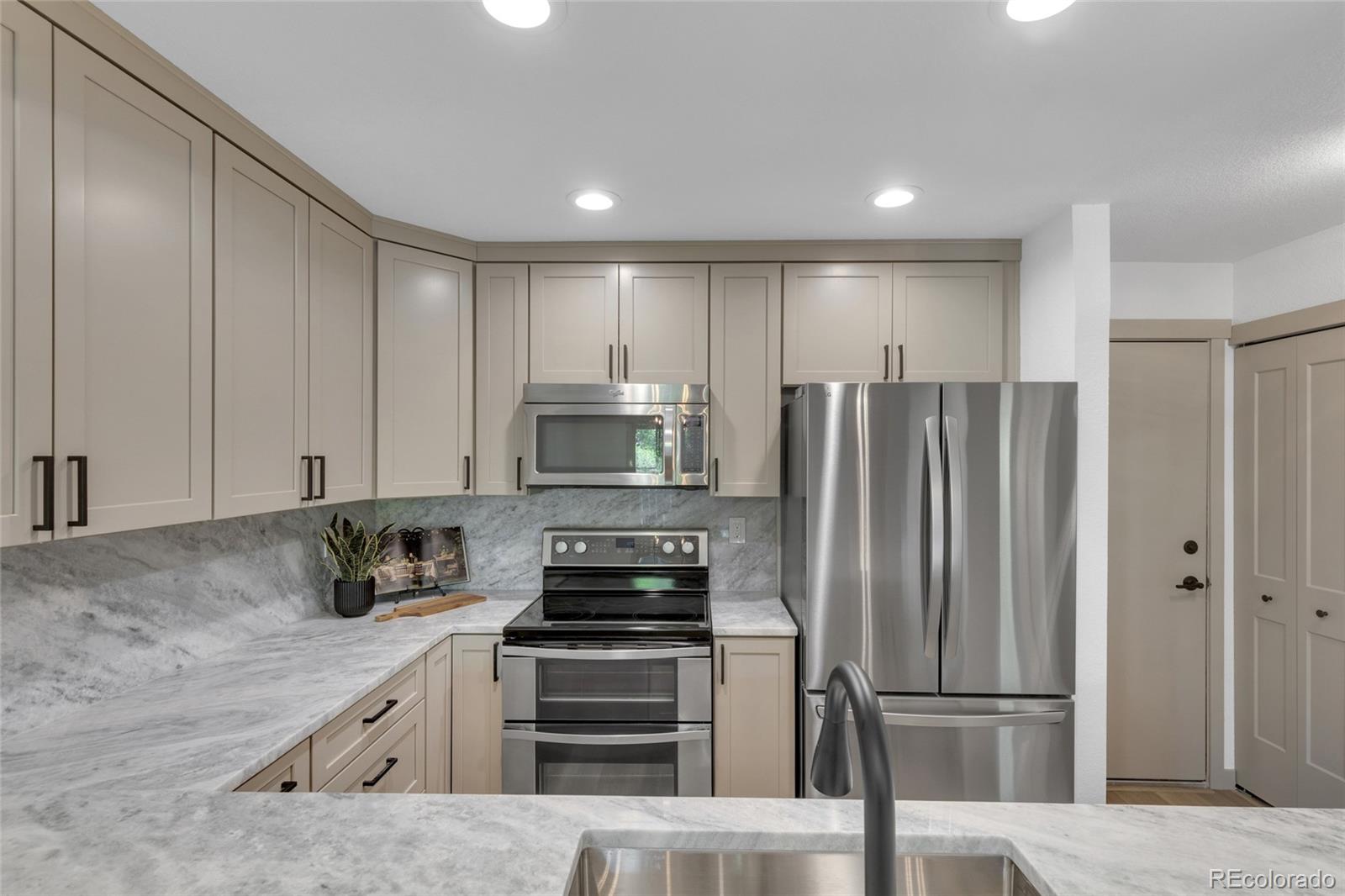 MLS Image #16 for 8783  allison drive d,arvada, Colorado