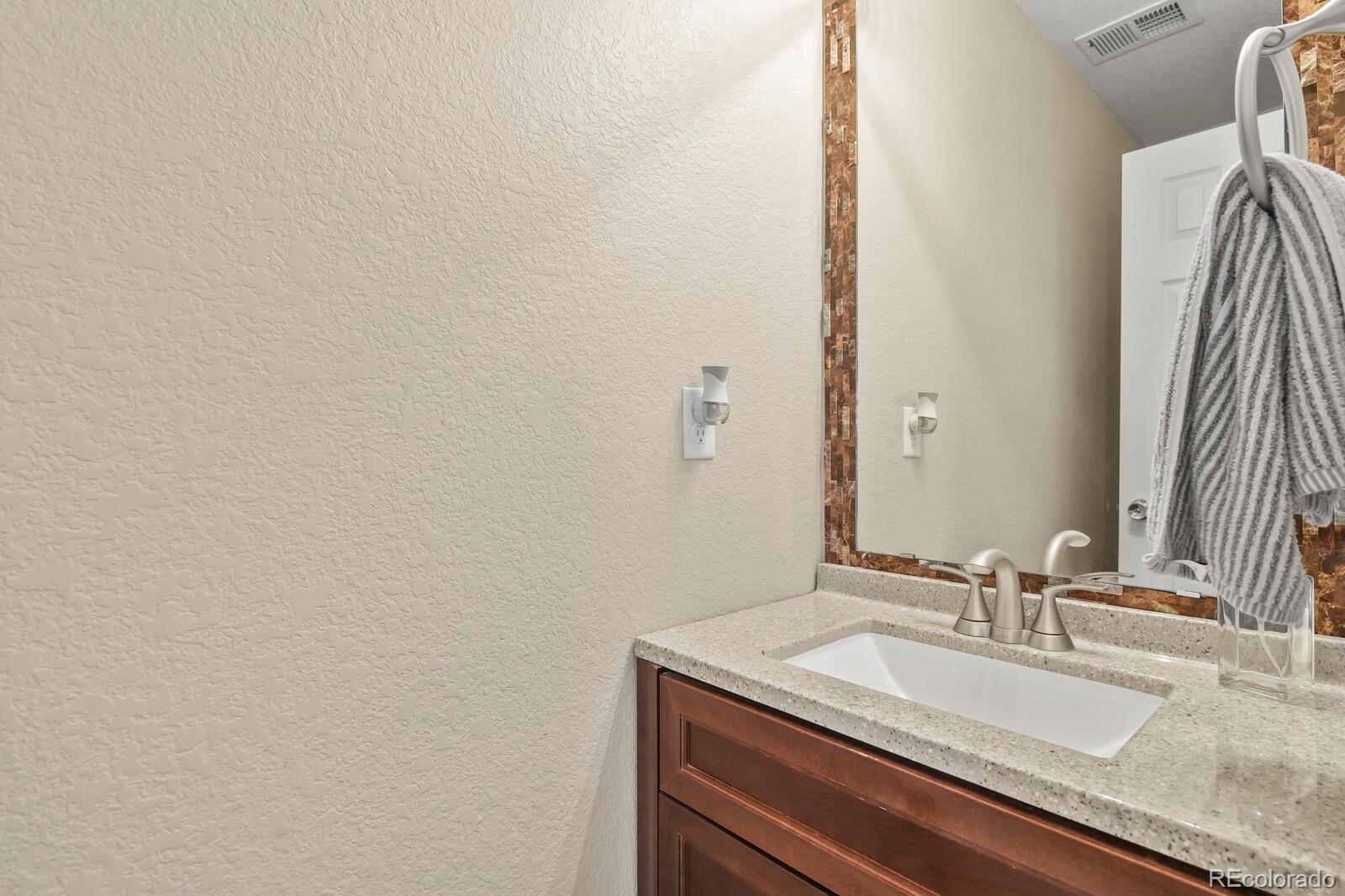 MLS Image #5 for 18620 e 46th avenue,denver, Colorado