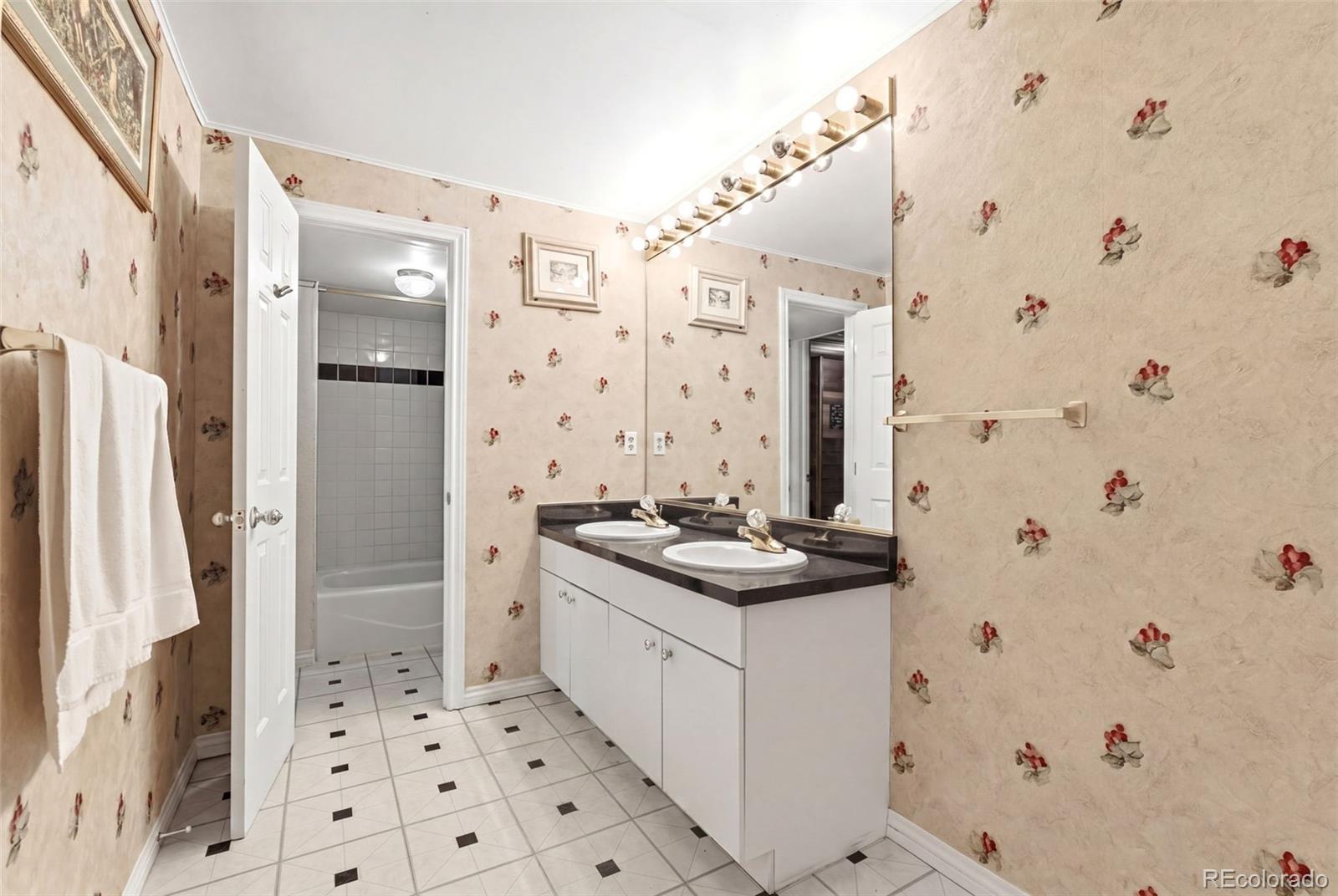 MLS Image #33 for 2207 s lima court,aurora, Colorado