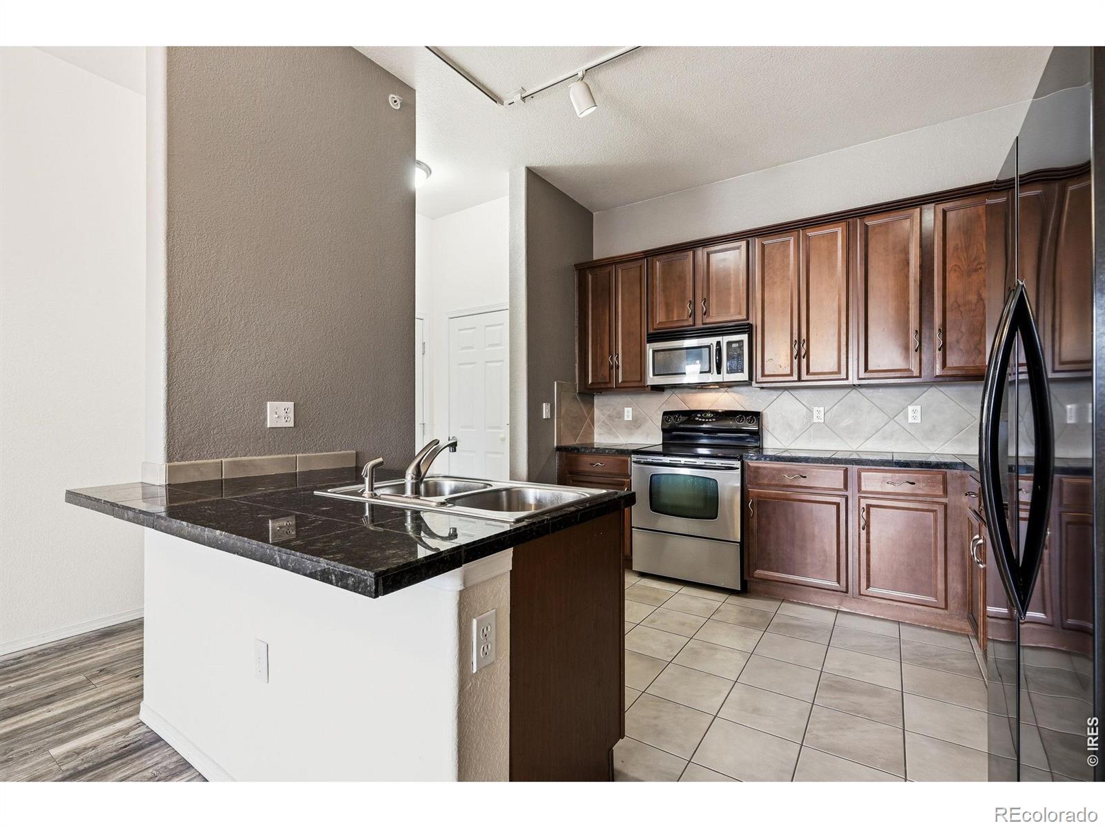 MLS Image #6 for 15460  canyon gulch lane 310,englewood, Colorado