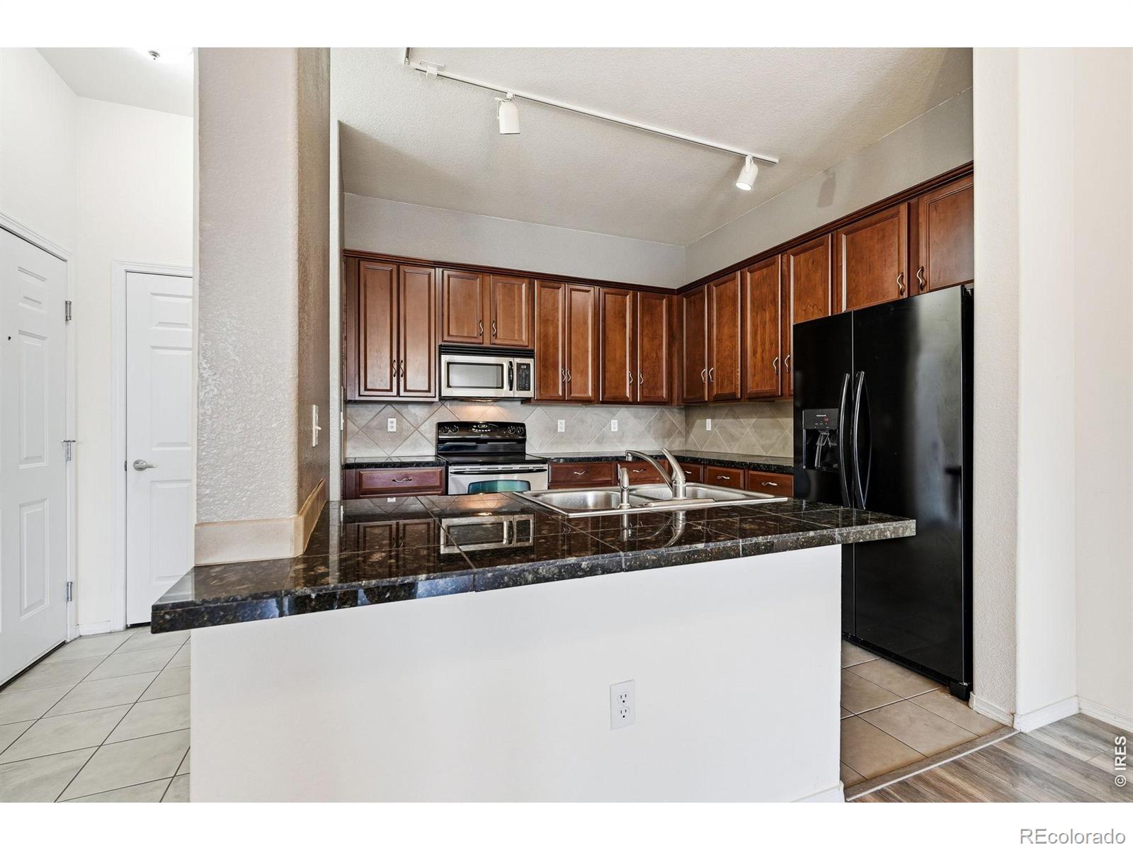 MLS Image #8 for 15460  canyon gulch lane 310,englewood, Colorado