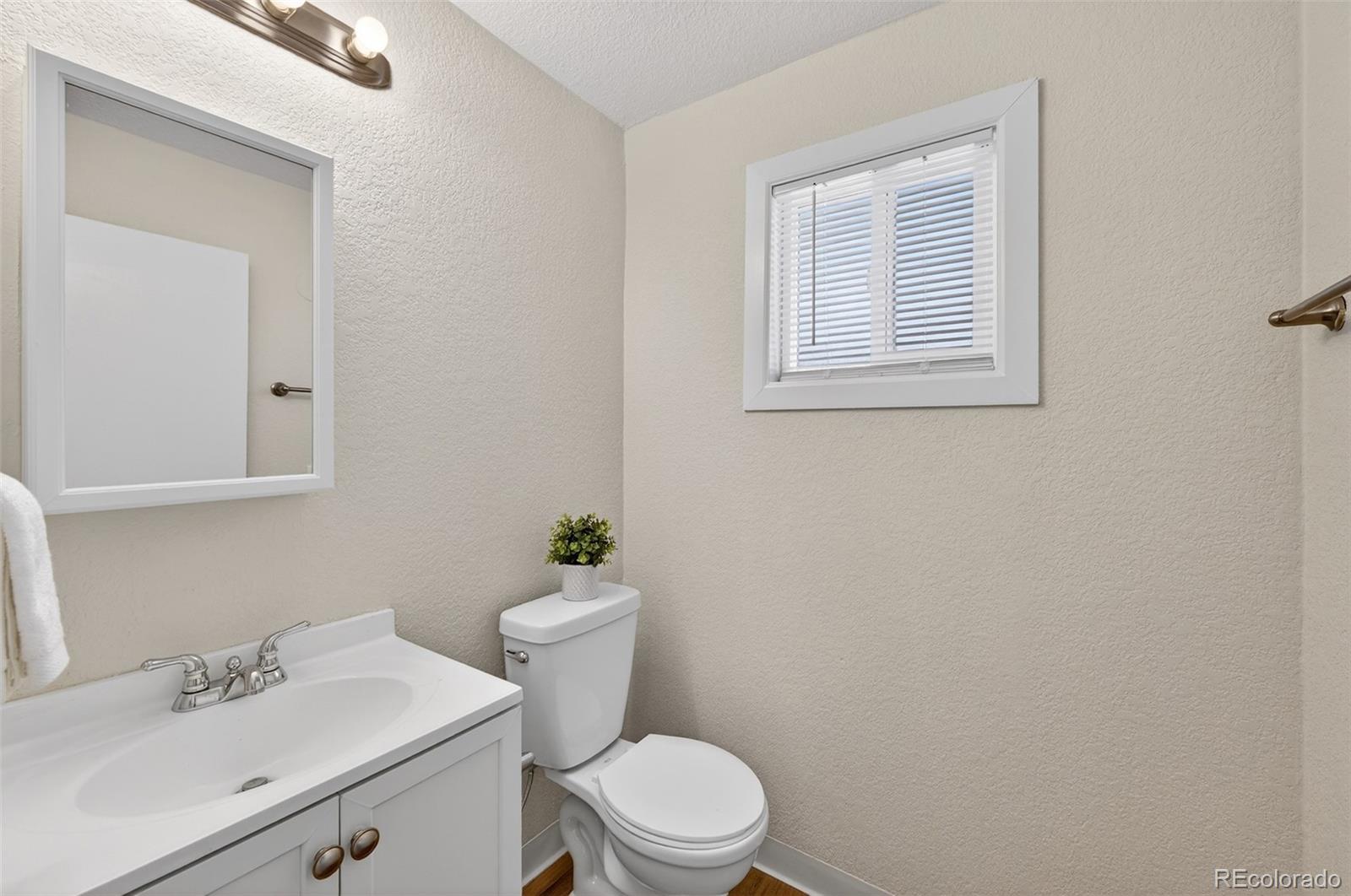 MLS Image #14 for 920  moline street,aurora, Colorado