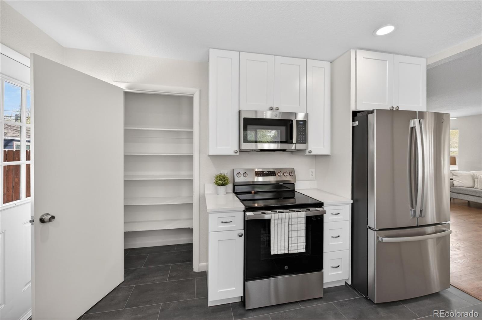 MLS Image #9 for 920  moline street,aurora, Colorado