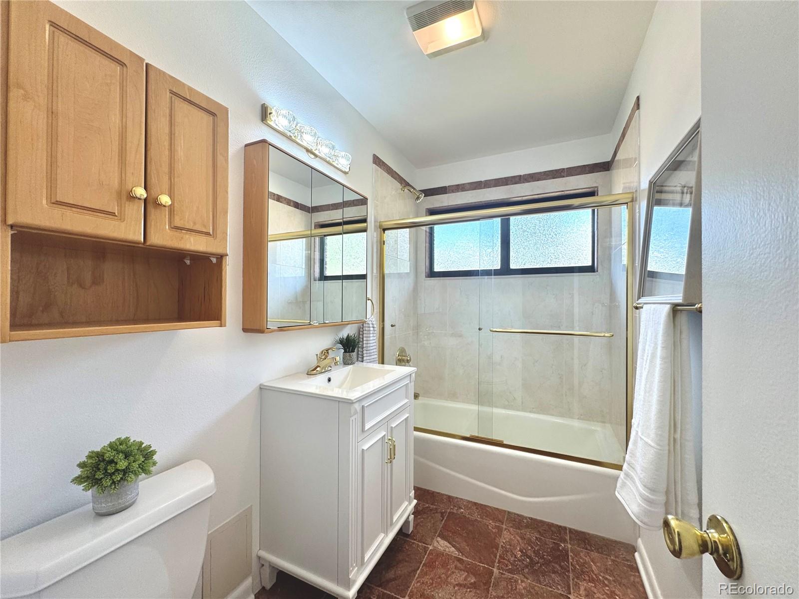 MLS Image #5 for 962 s holly street,denver, Colorado