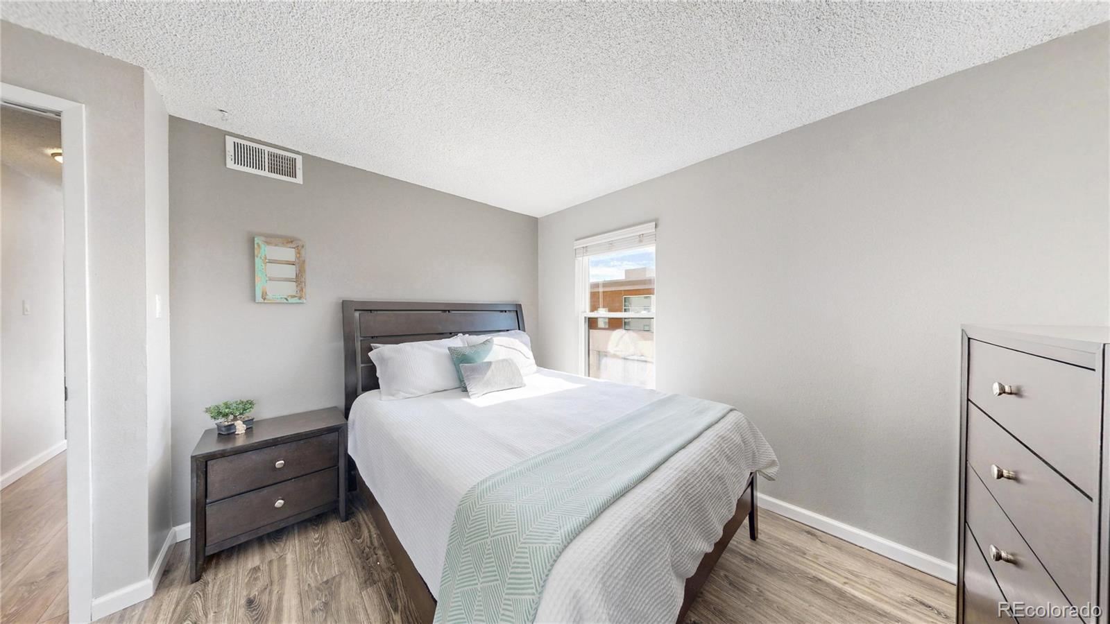MLS Image #33 for 2  adams street 1207,denver, Colorado