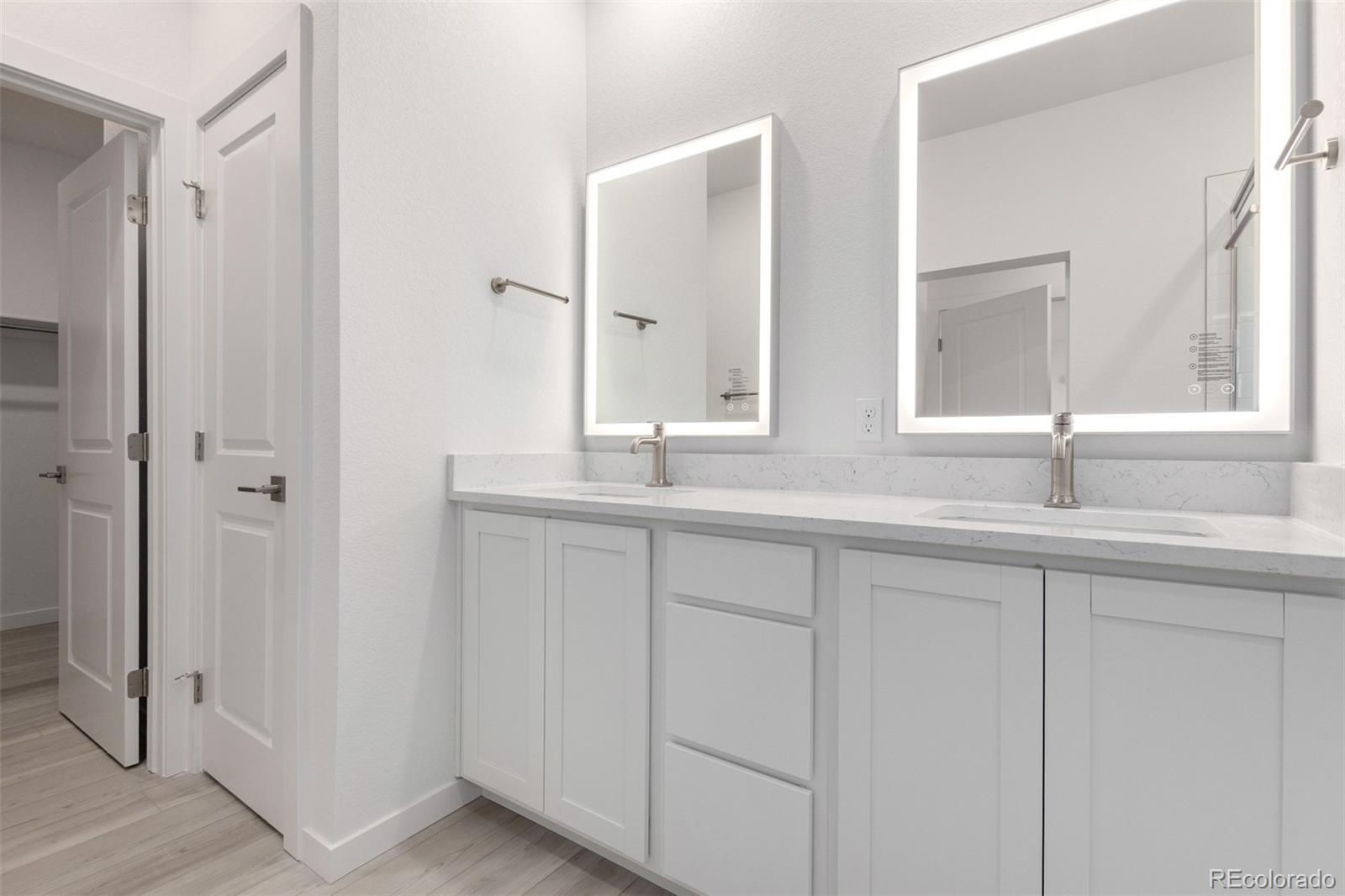 MLS Image #10 for 6153 n ceylon street,denver, Colorado