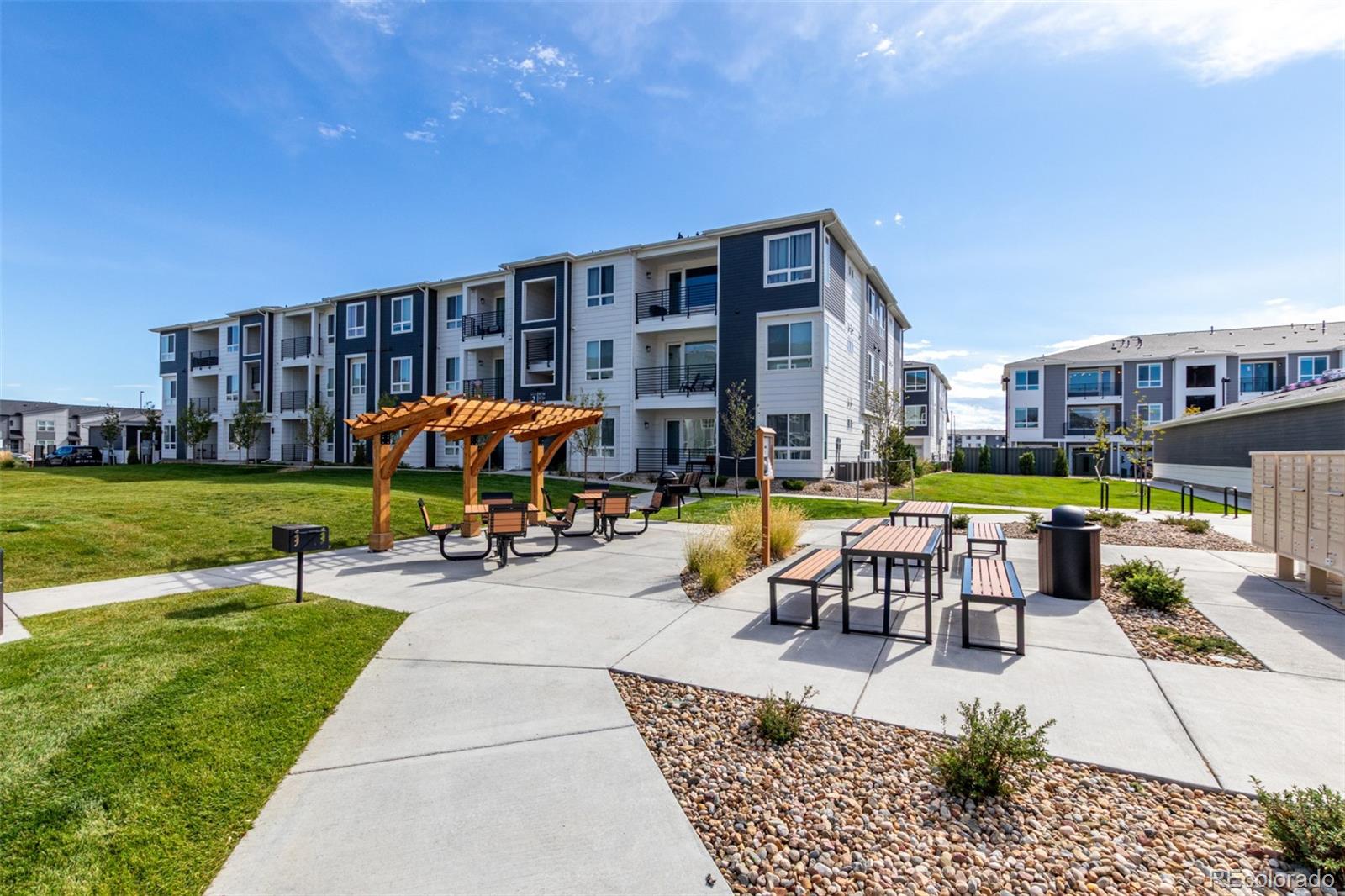 MLS Image #21 for 6153 n ceylon street,denver, Colorado