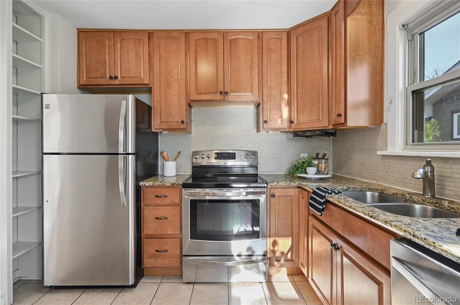 MLS Image #12 for 925 s university boulevard,denver, Colorado