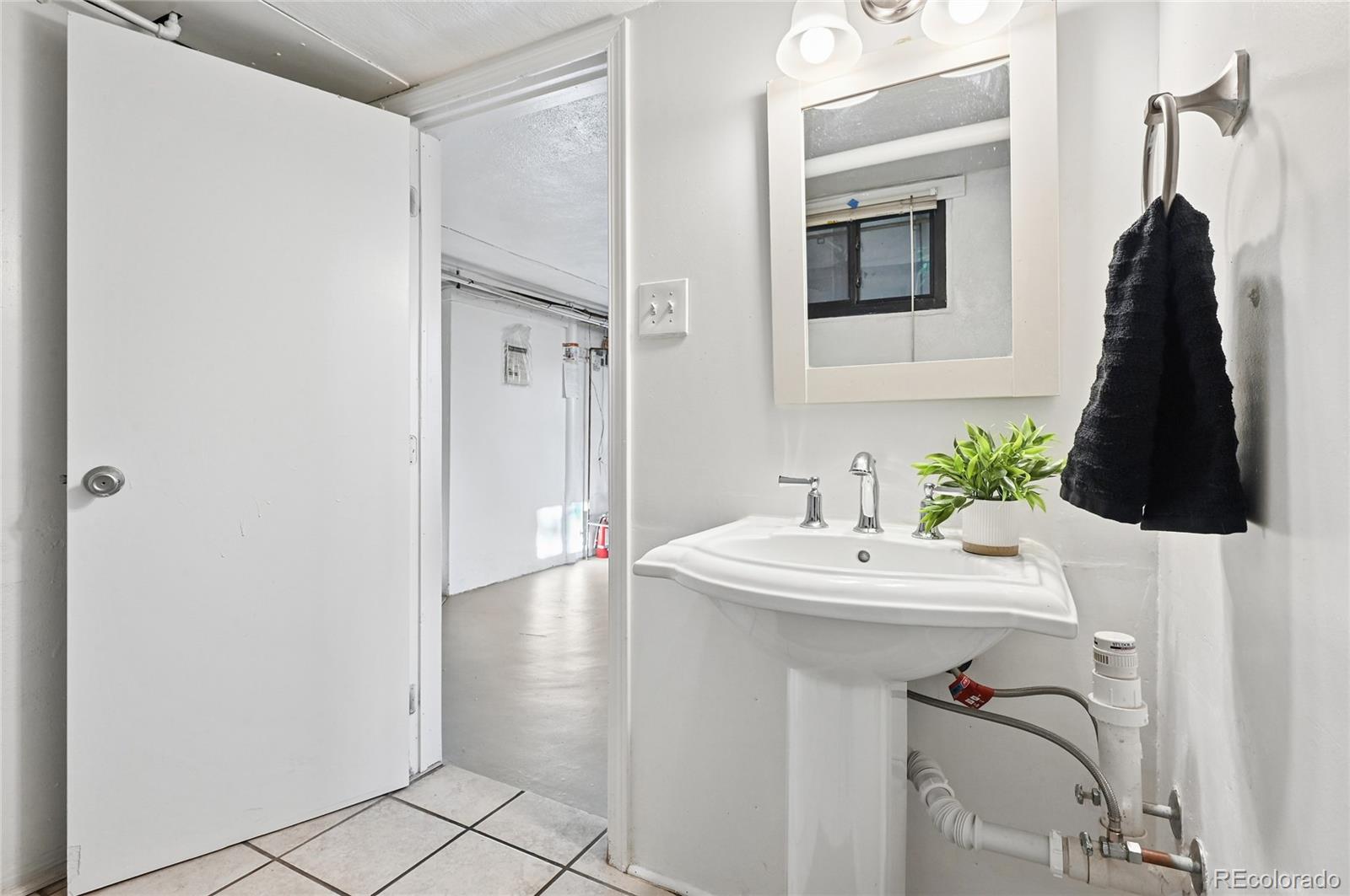 MLS Image #22 for 925 s university boulevard,denver, Colorado
