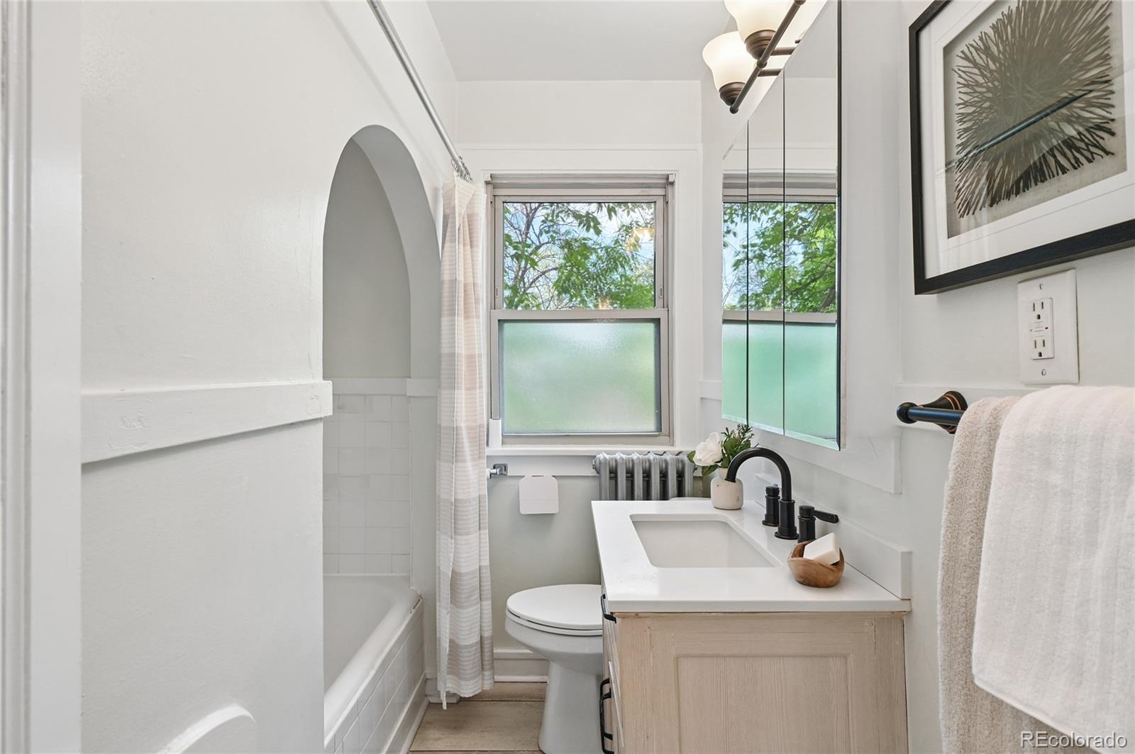 MLS Image #8 for 925 s university boulevard,denver, Colorado