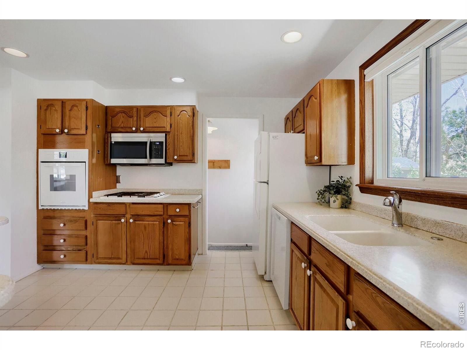 MLS Image #6 for 230  agate way,broomfield, Colorado