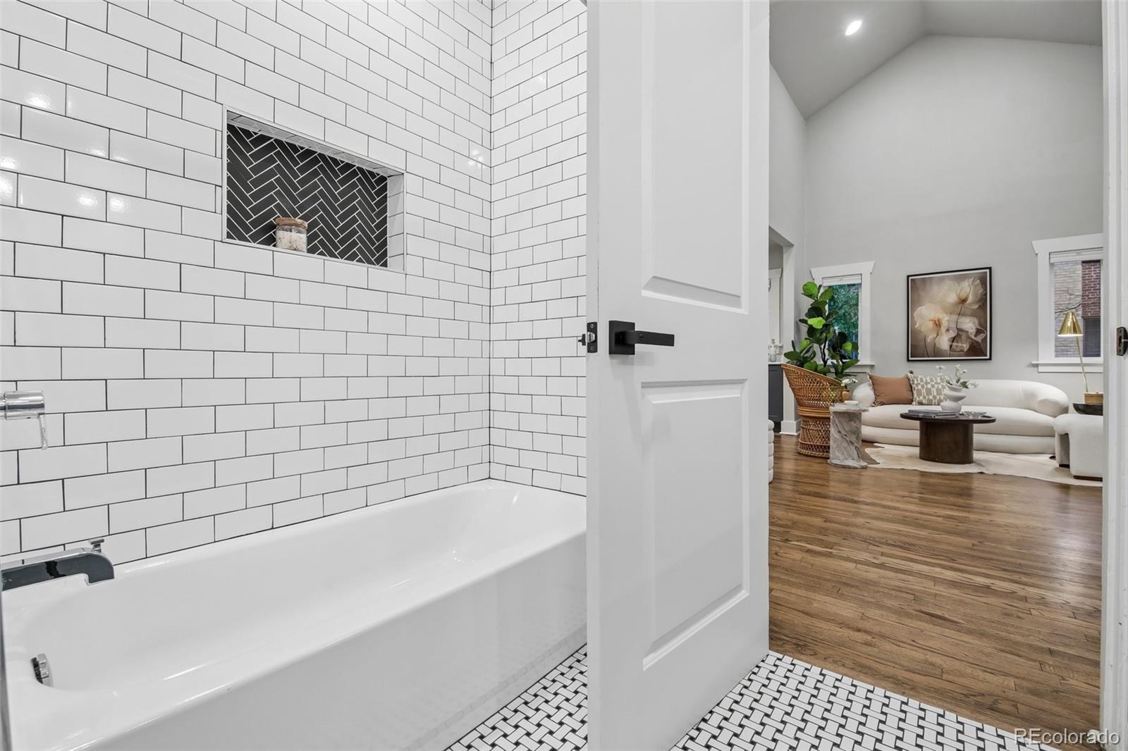 MLS Image #20 for 1240  harrison street,denver, Colorado