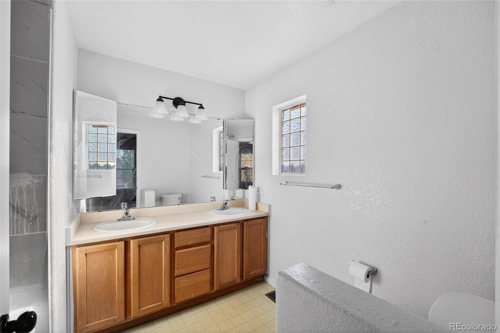 MLS Image #27 for 19762 e 49th avenue,denver, Colorado