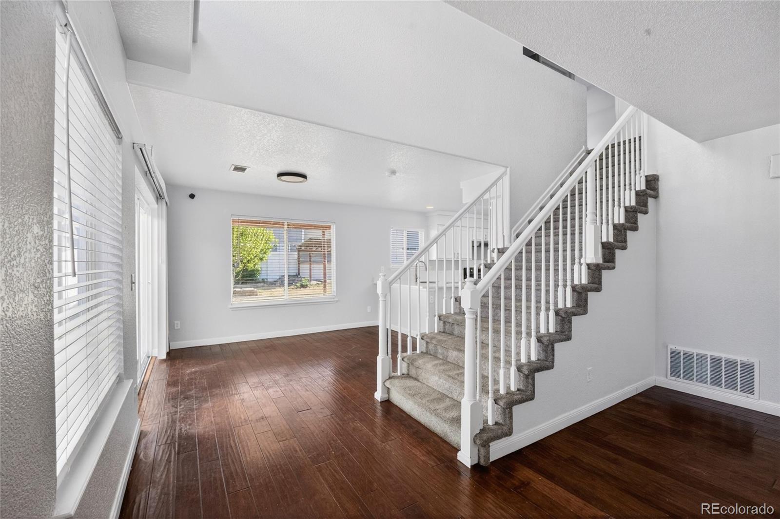 MLS Image #9 for 19762 e 49th avenue,denver, Colorado