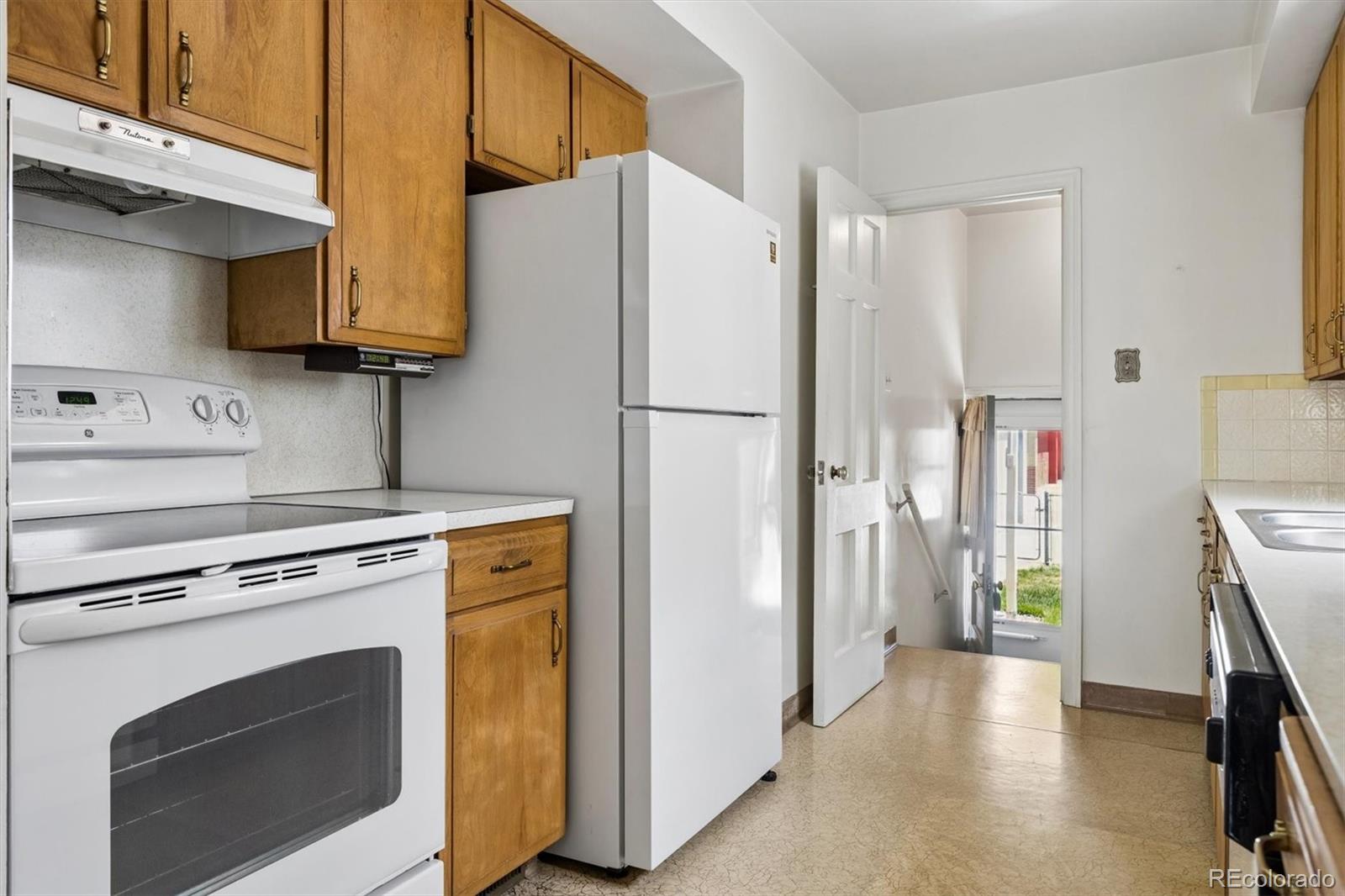 MLS Image #8 for 1960 s emerson street,denver, Colorado