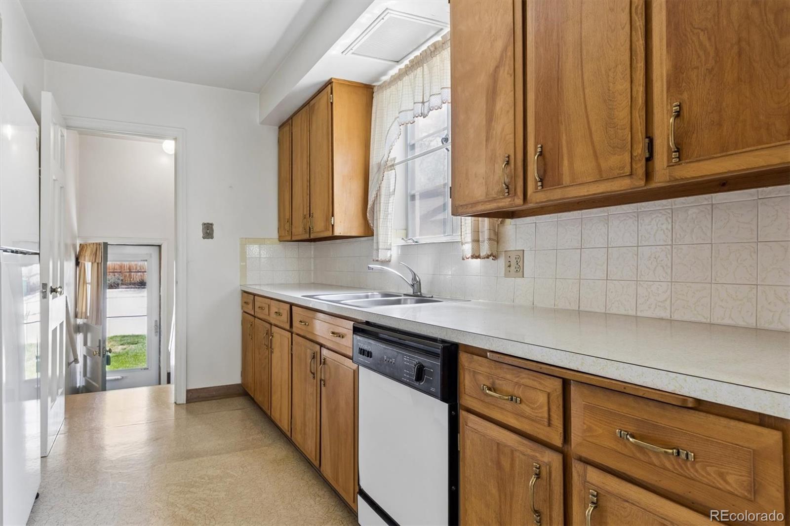 MLS Image #9 for 1960 s emerson street,denver, Colorado