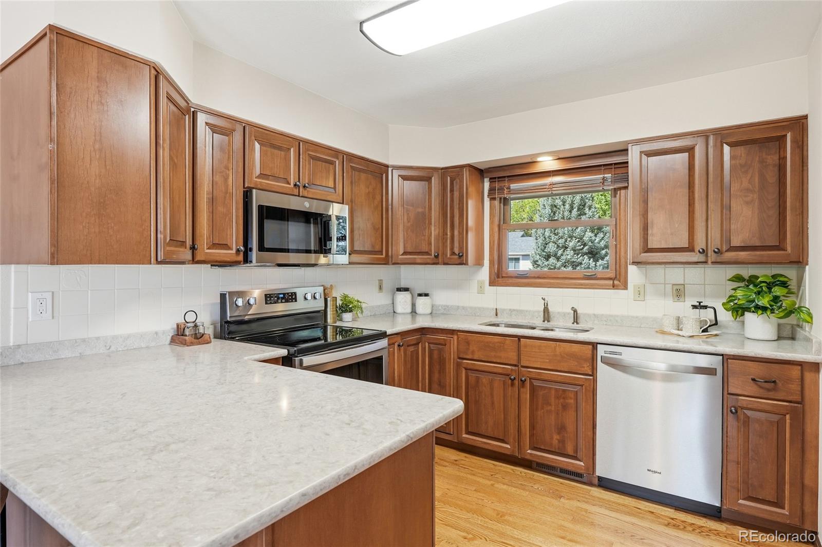 MLS Image #3 for 1843  eisenhower drive,louisville, Colorado