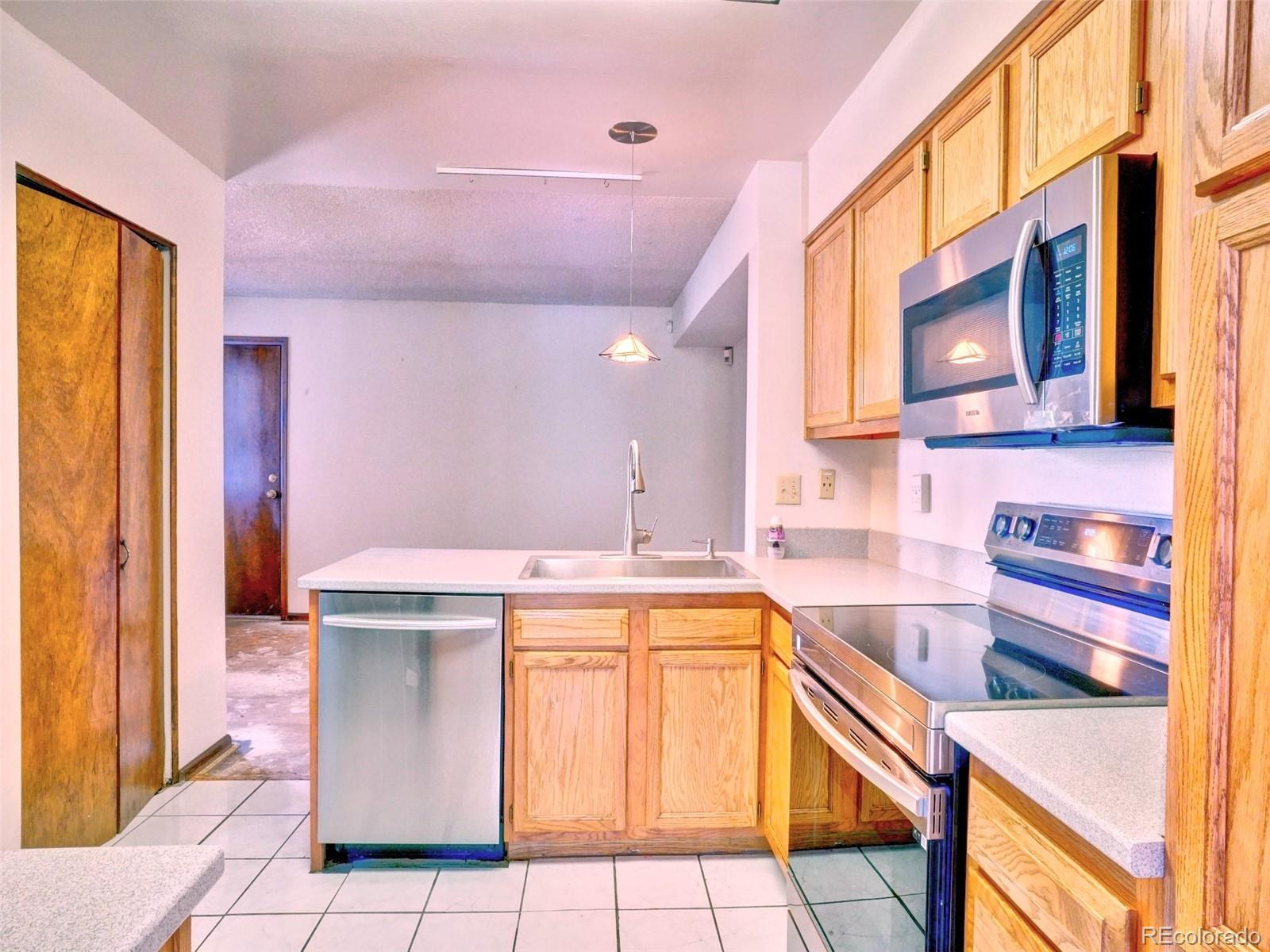 MLS Image #6 for 12592 e cornell circle,aurora, Colorado