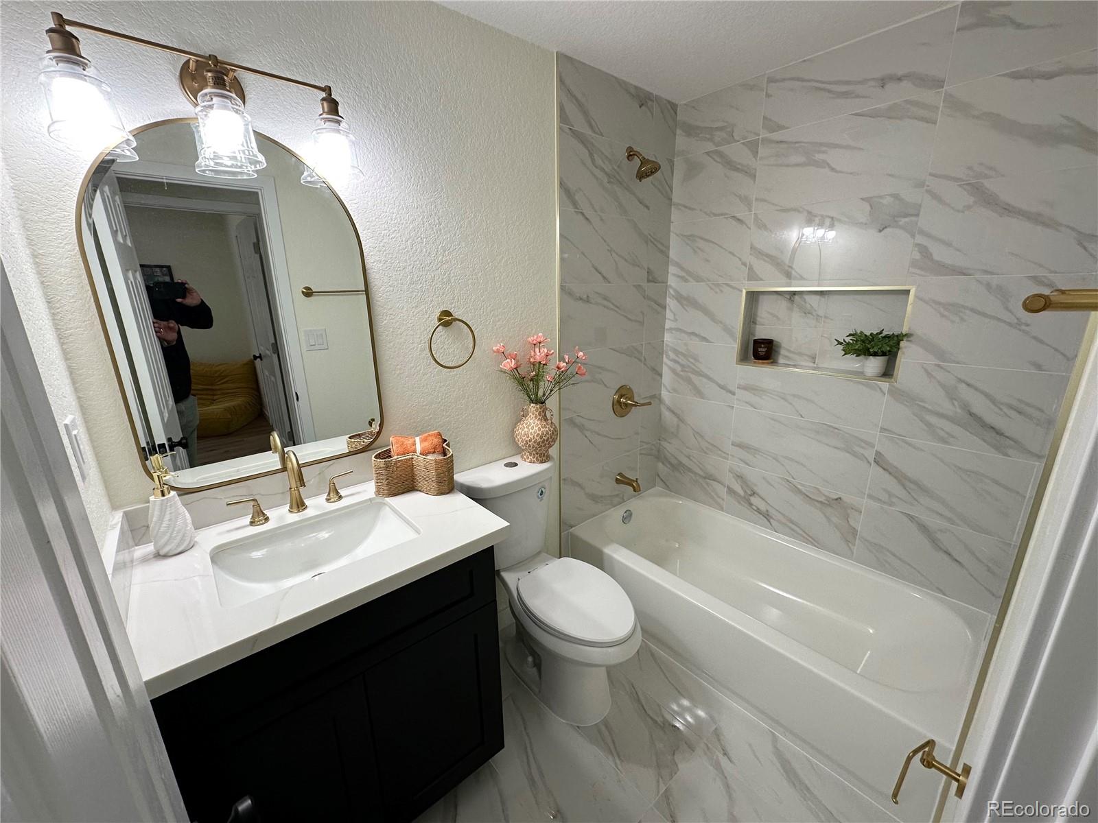 MLS Image #10 for 2560 s sable way,aurora, Colorado