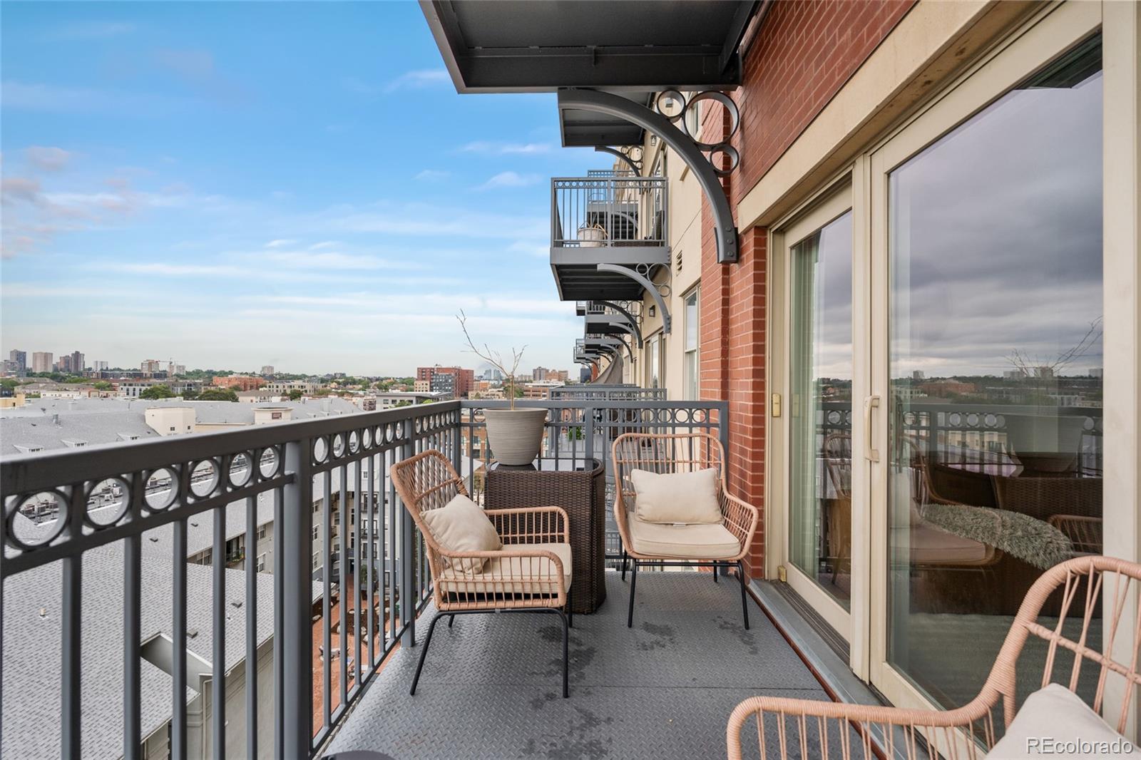 MLS Image #3 for 1950 n logan street 905,denver, Colorado