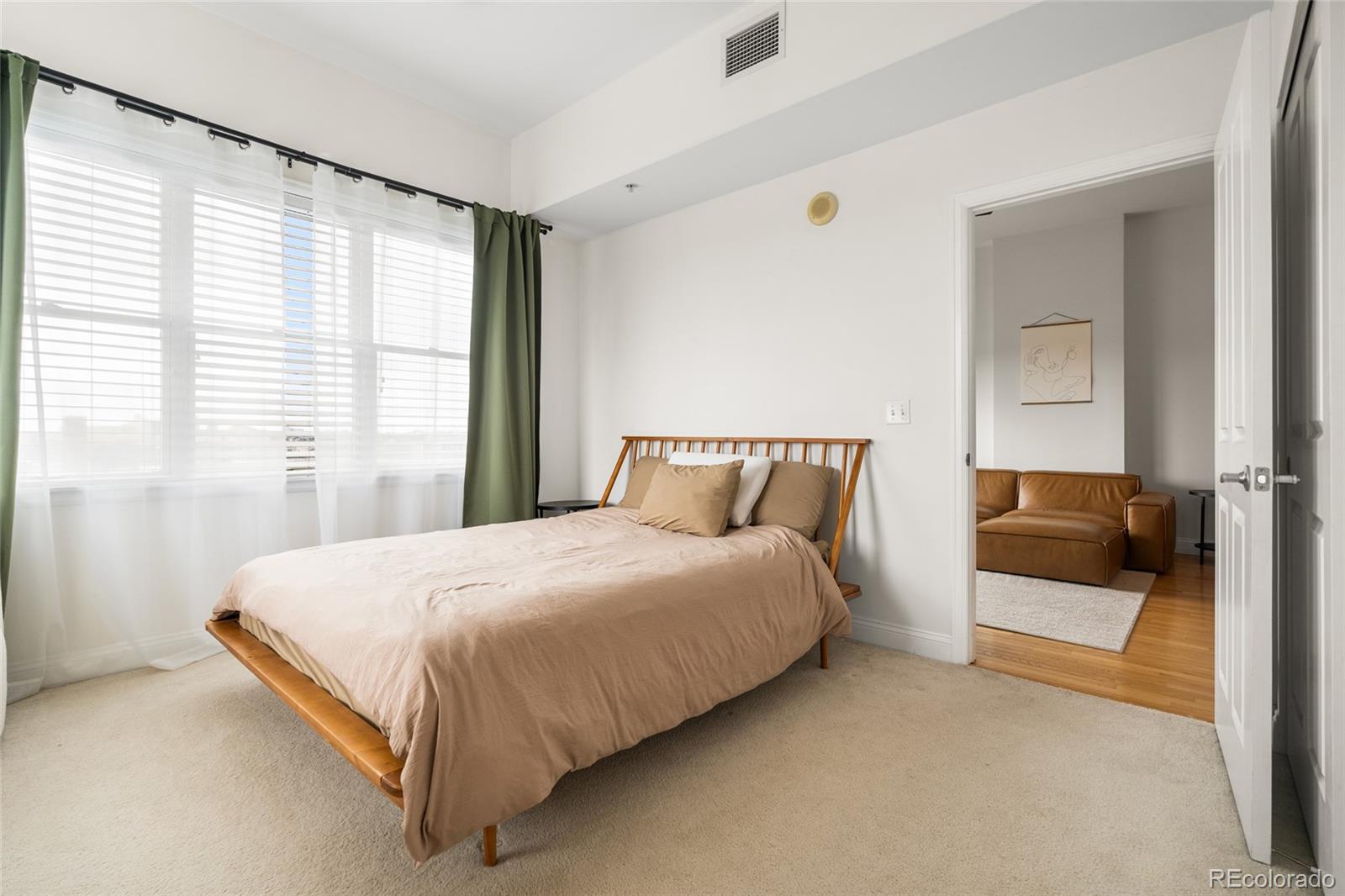 MLS Image #6 for 1950 n logan street 905,denver, Colorado