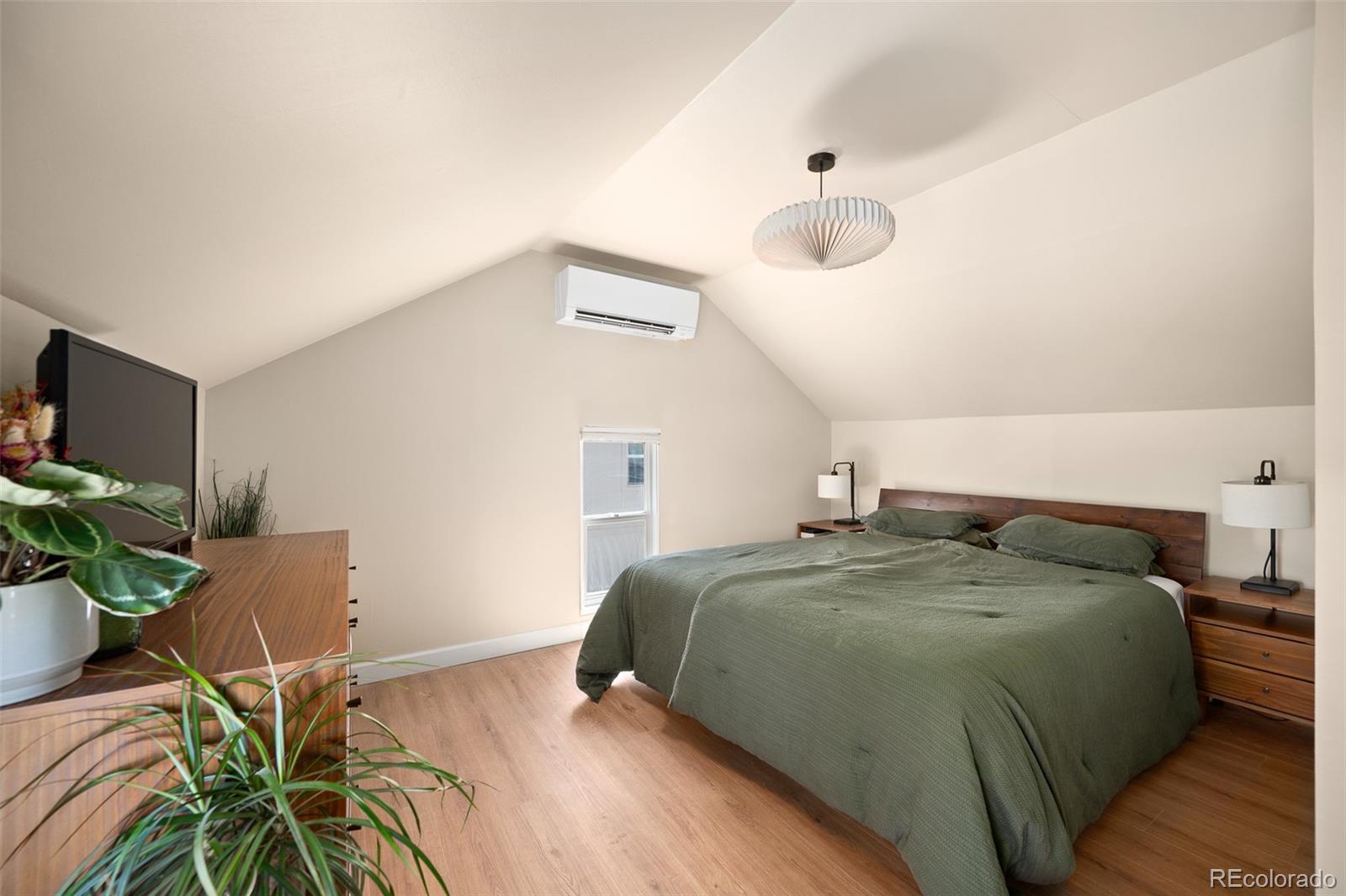 MLS Image #11 for 2471 s galapago street,denver, Colorado