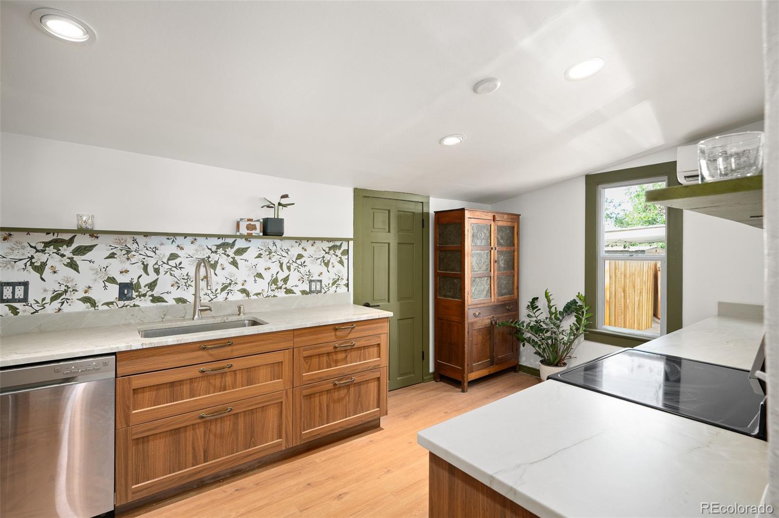 MLS Image #7 for 2471 s galapago street,denver, Colorado
