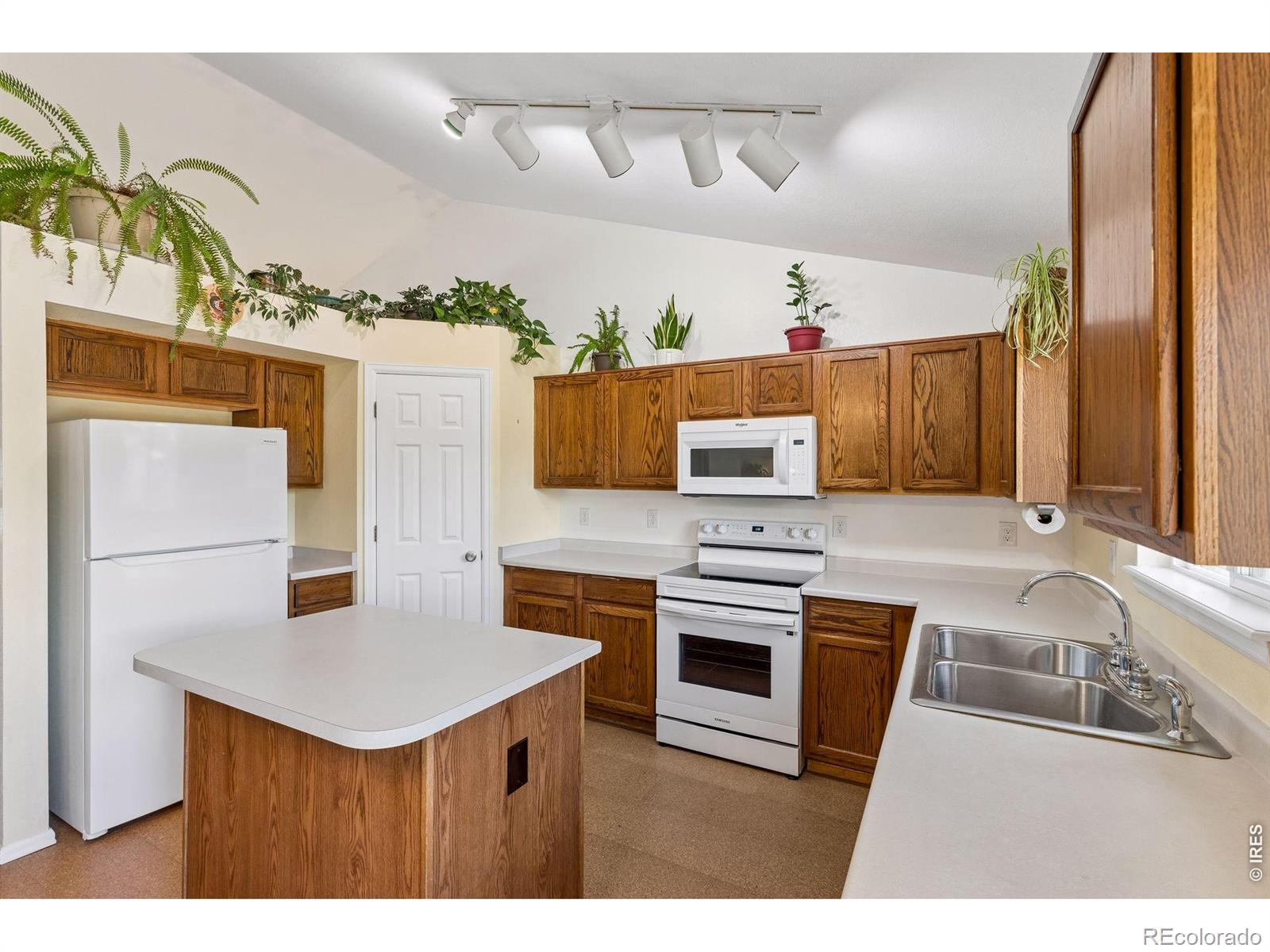 MLS Image #9 for 1421  sorrel court,longmont, Colorado