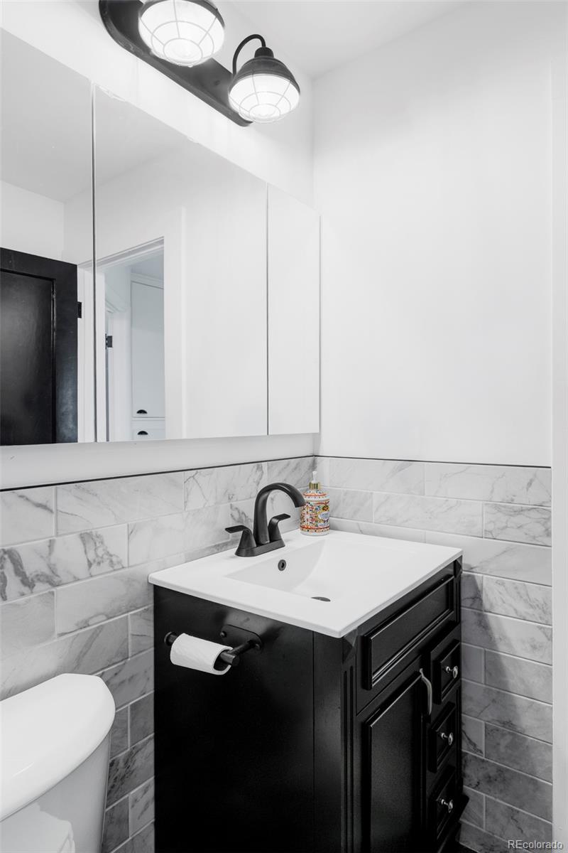 MLS Image #11 for 920 s alcott street,denver, Colorado