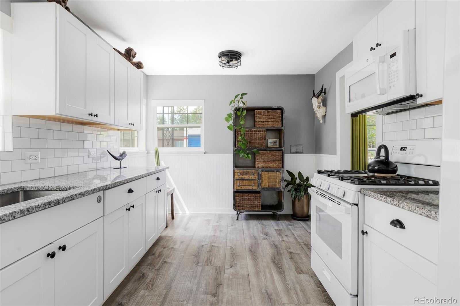 MLS Image #14 for 920 s alcott street,denver, Colorado