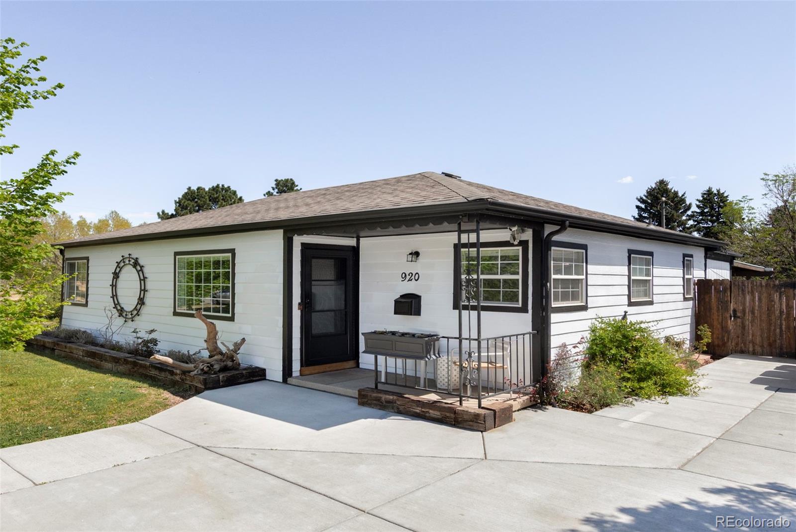 MLS Image #3 for 920 s alcott street,denver, Colorado