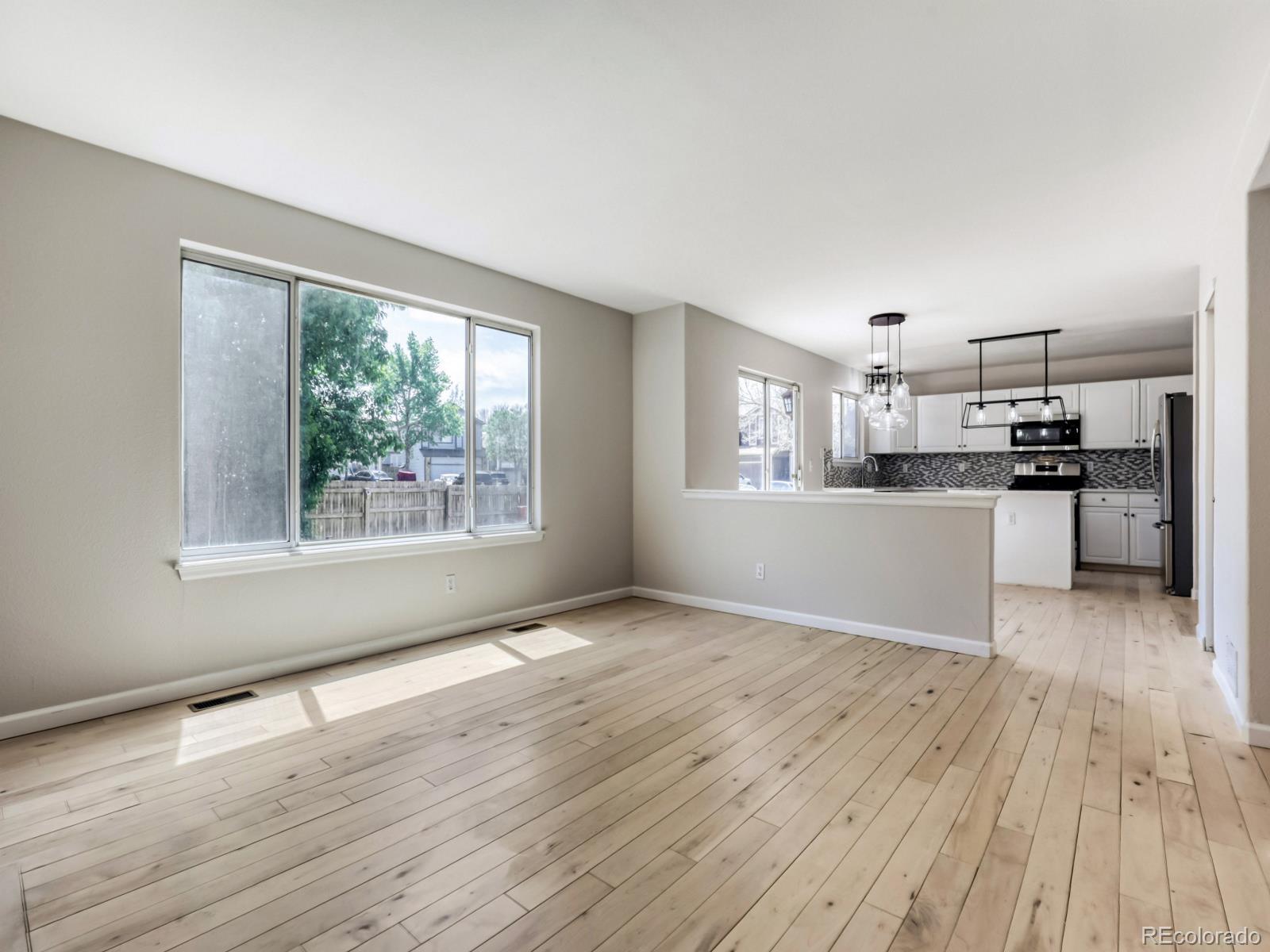 MLS Image #11 for 19372 e 41st avenue,denver, Colorado