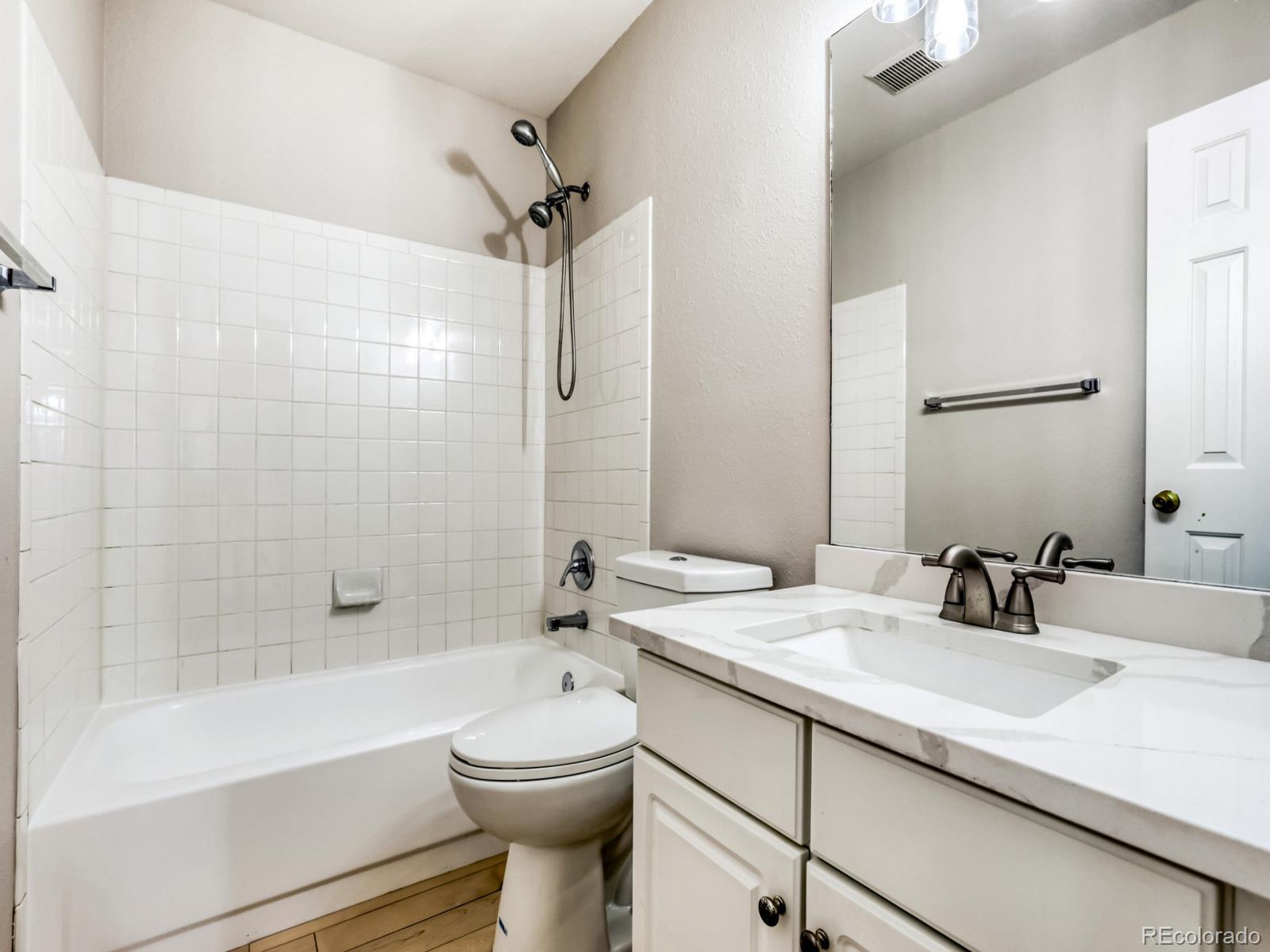 MLS Image #14 for 19372 e 41st avenue,denver, Colorado