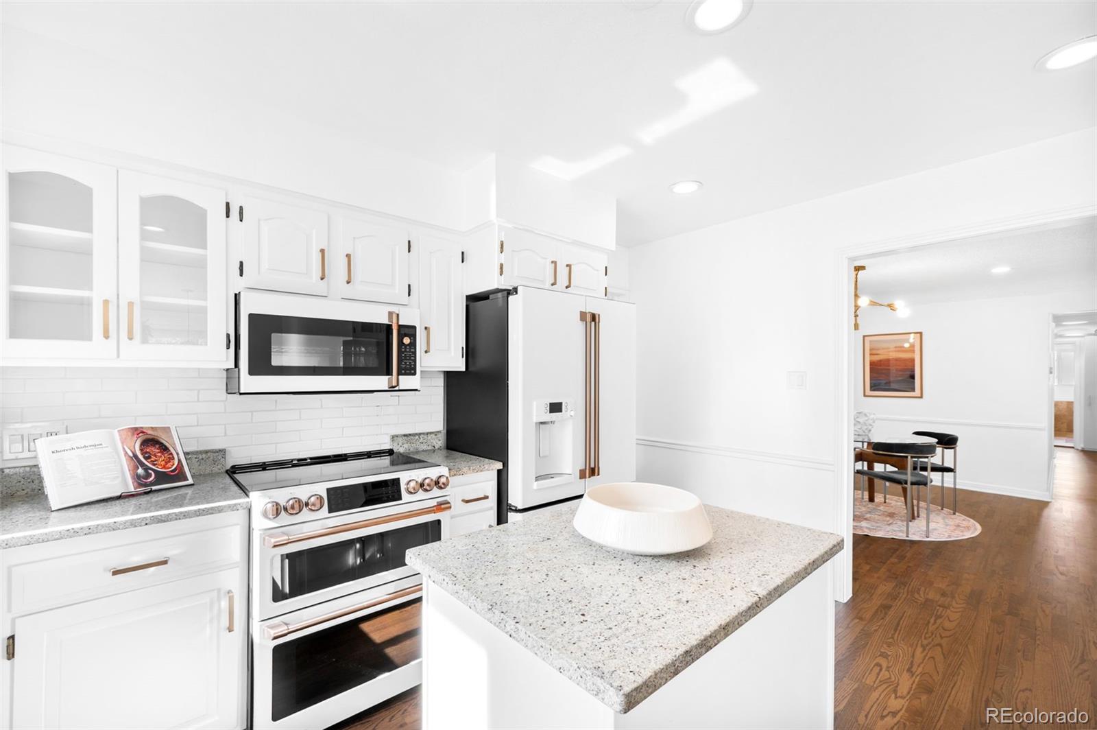 MLS Image #13 for 3035 n monaco st parkway,denver, Colorado