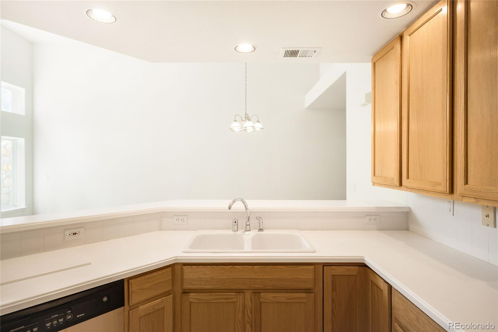 MLS Image #10 for 10735  eliot circle 102,denver, Colorado