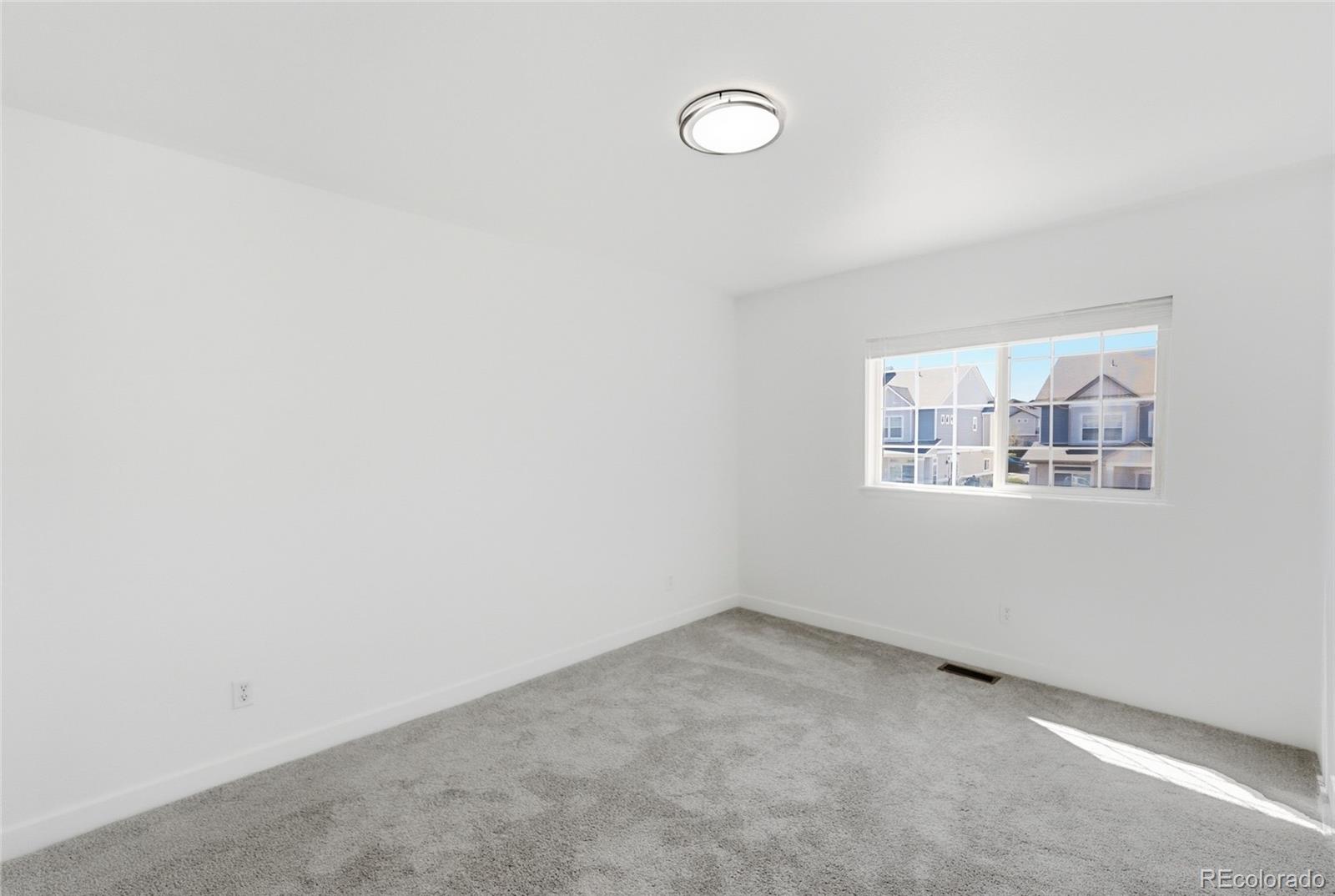 MLS Image #15 for 20053 e 40th avenue,denver, Colorado