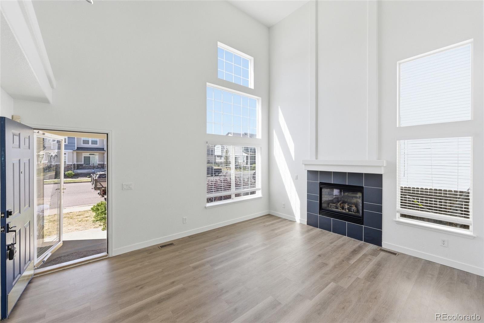 MLS Image #7 for 20053 e 40th avenue,denver, Colorado