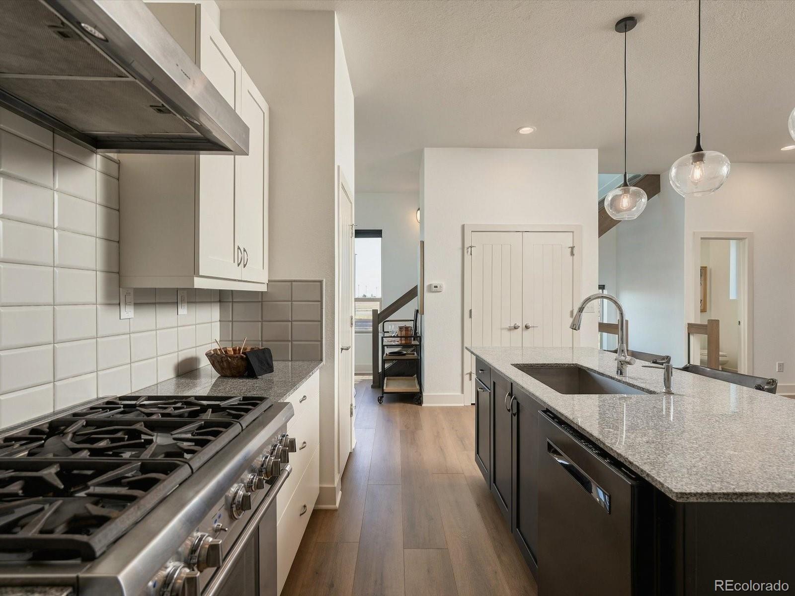 MLS Image #10 for 5547  valentia street,denver, Colorado