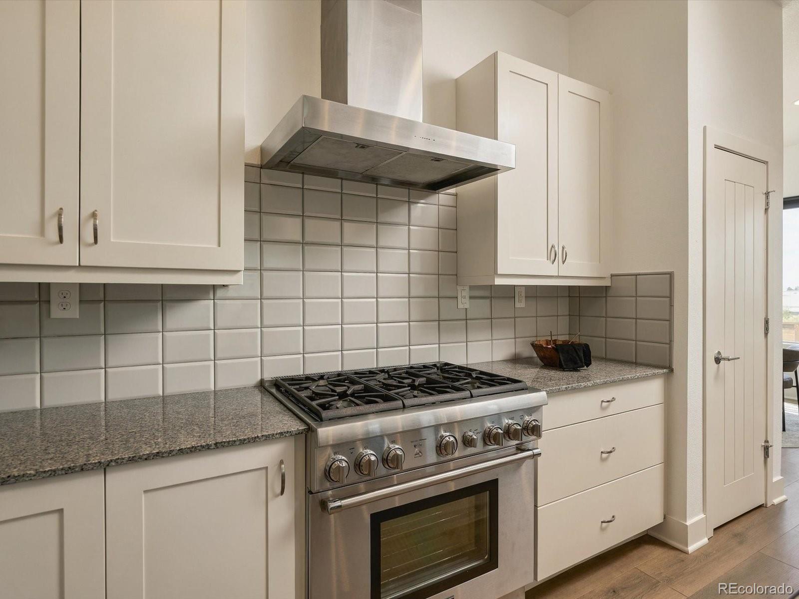 MLS Image #11 for 5547  valentia street,denver, Colorado