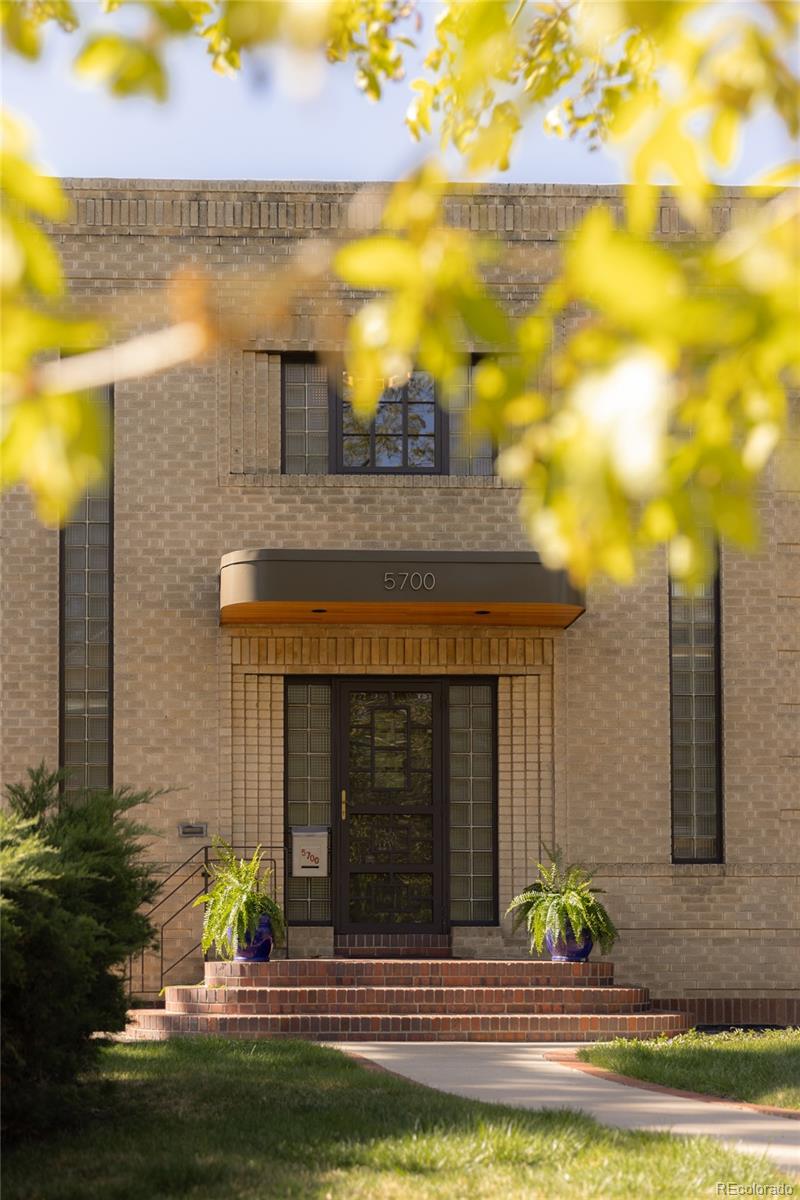 MLS Image #2 for 5700 e 17th avenue parkway,denver, Colorado