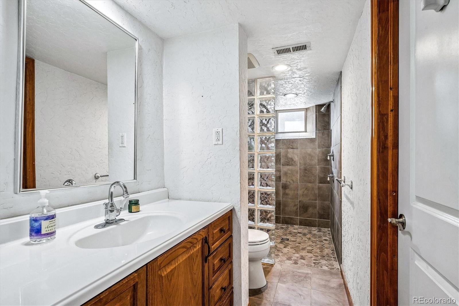 MLS Image #26 for 1585  krameria street,denver, Colorado