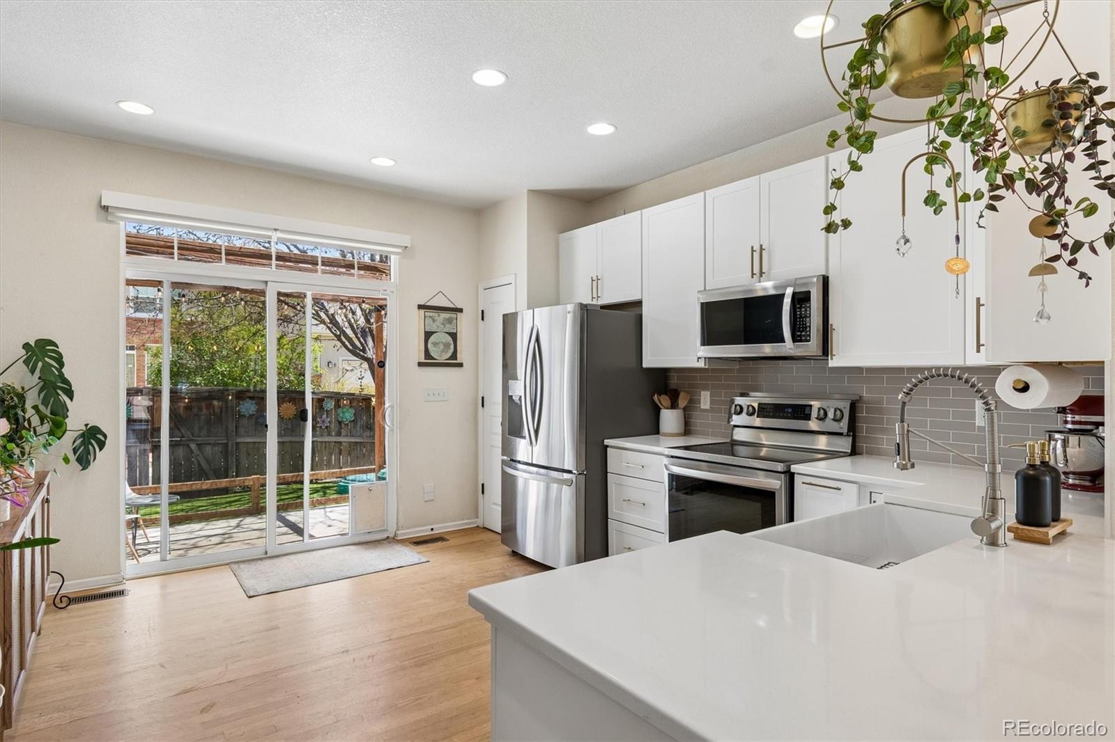 MLS Image #10 for 154  oneida court,denver, Colorado