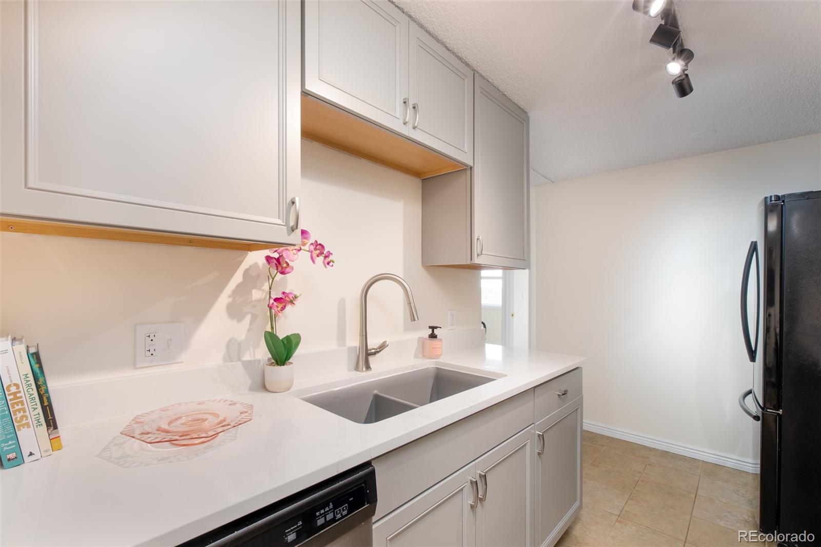 MLS Image #4 for 2225  buchtel boulevard,denver, Colorado