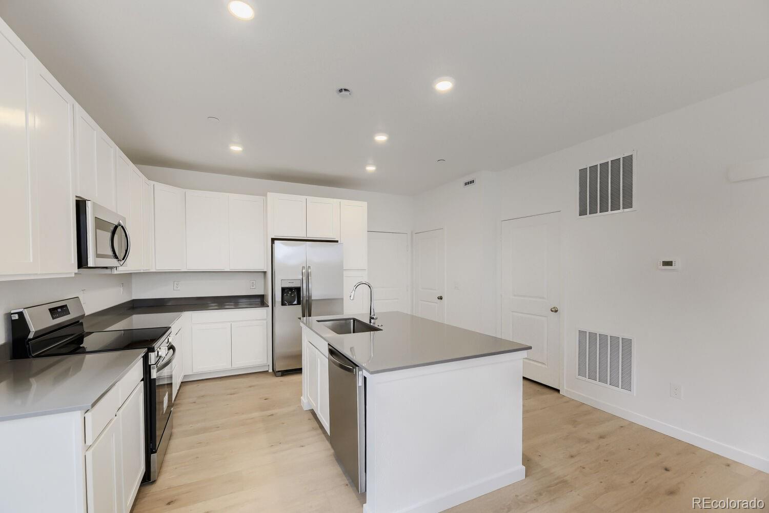 MLS Image #4 for 7613 s mobile way,centennial, Colorado