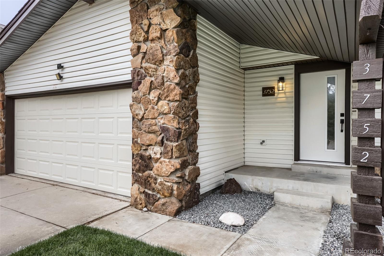 MLS Image #2 for 3752 s mission parkway,aurora, Colorado