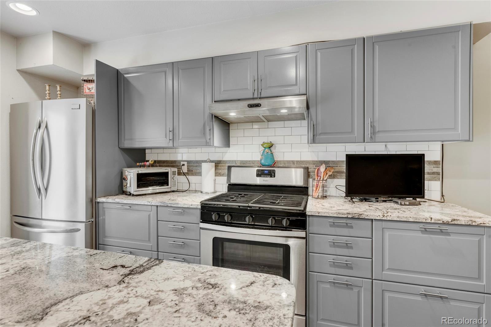 MLS Image #4 for 7584 e gunnison place,denver, Colorado