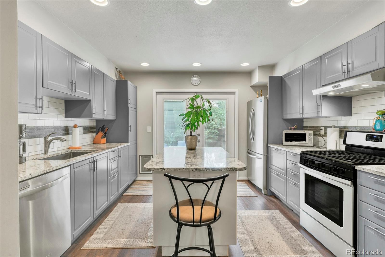 MLS Image #5 for 7584 e gunnison place,denver, Colorado