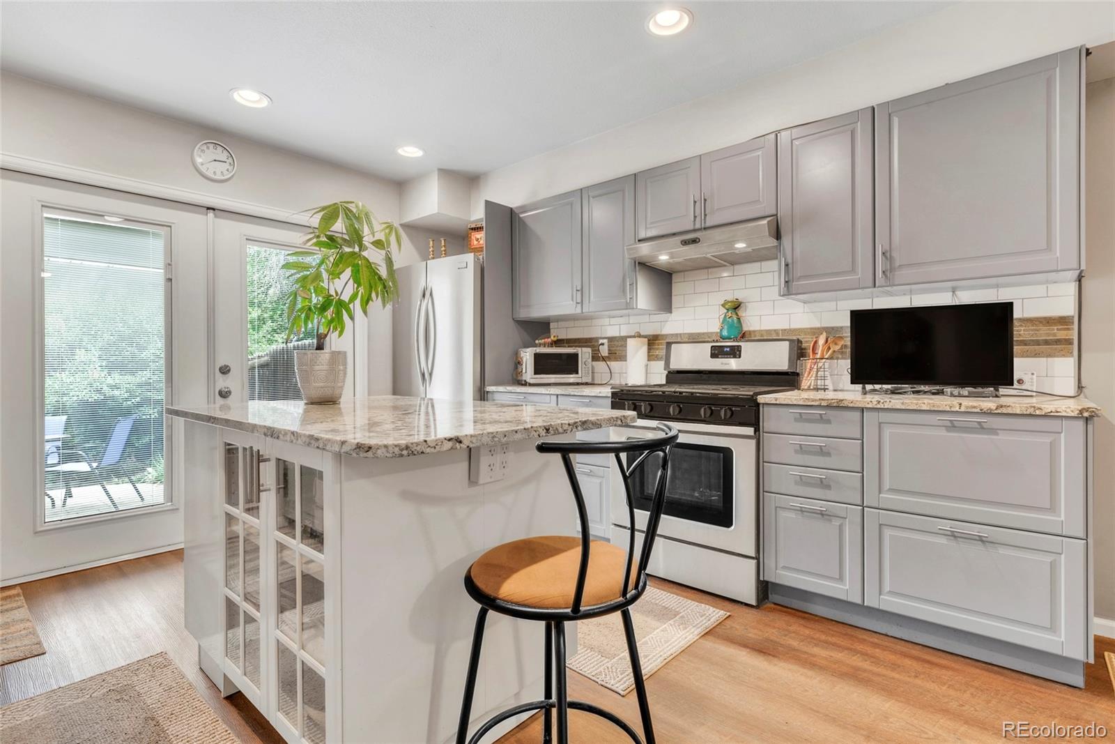 MLS Image #6 for 7584 e gunnison place,denver, Colorado