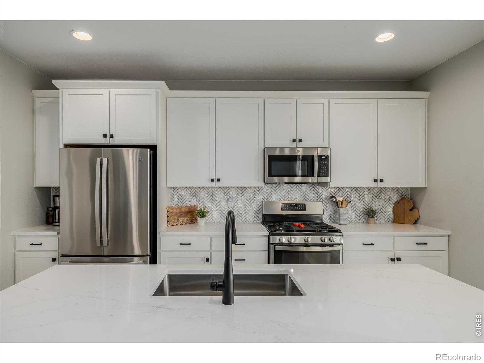 MLS Image #13 for 521  bear peak court,erie, Colorado
